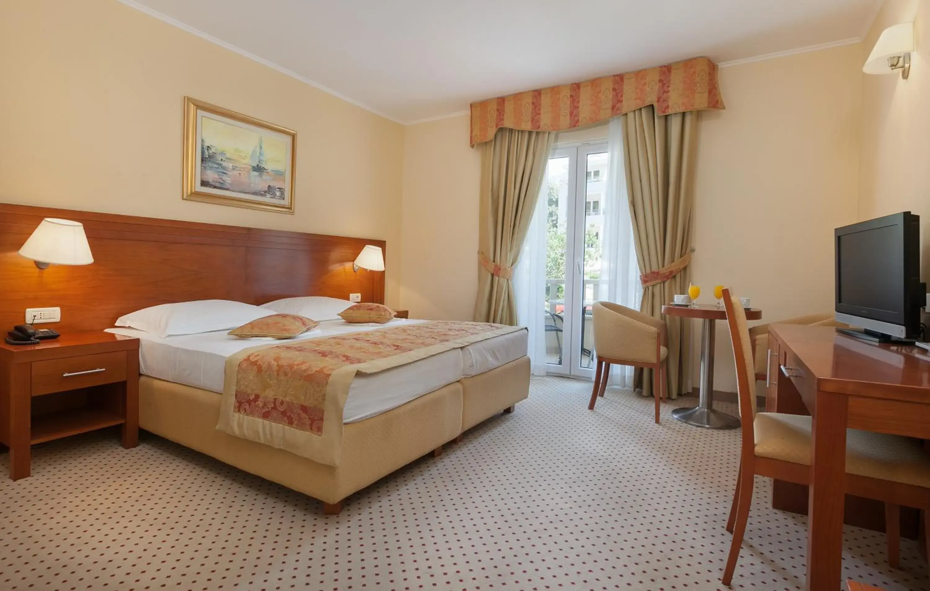 Standard Double Room with Park View - single occupancy in Hotel Bella Vista Standard Double Room with Park View - single occupancy in Hotel Bella Vista