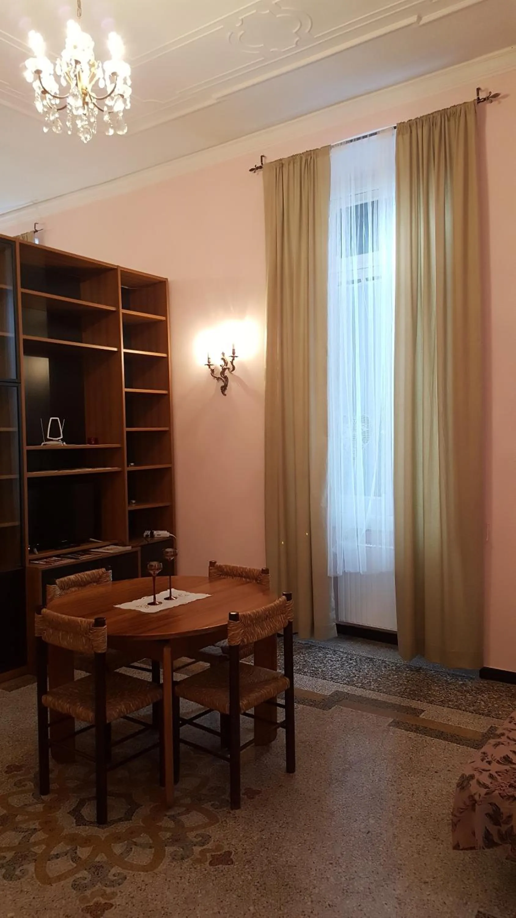 Photo of the whole room in Royal Suite