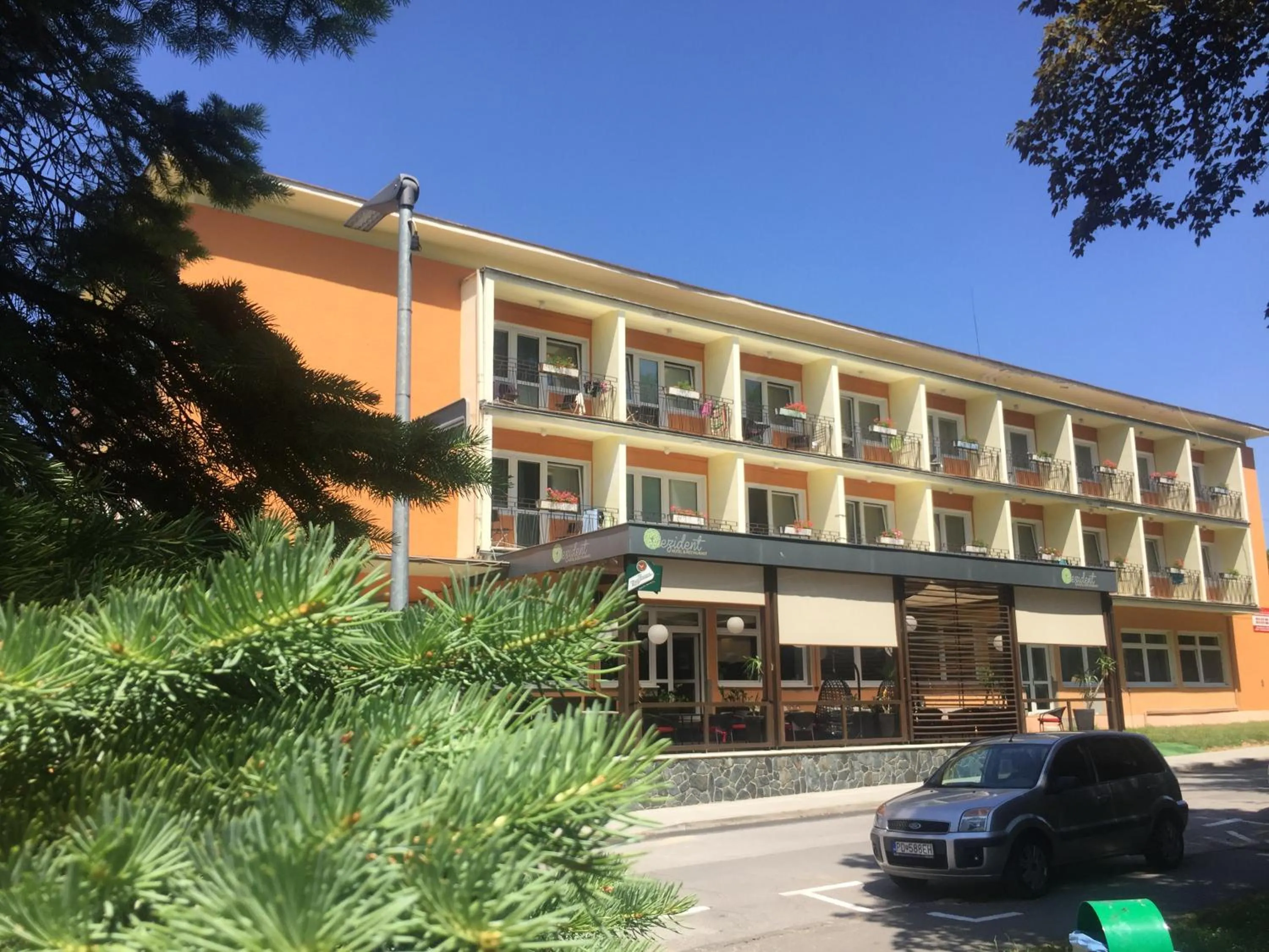 Hotel Rezident