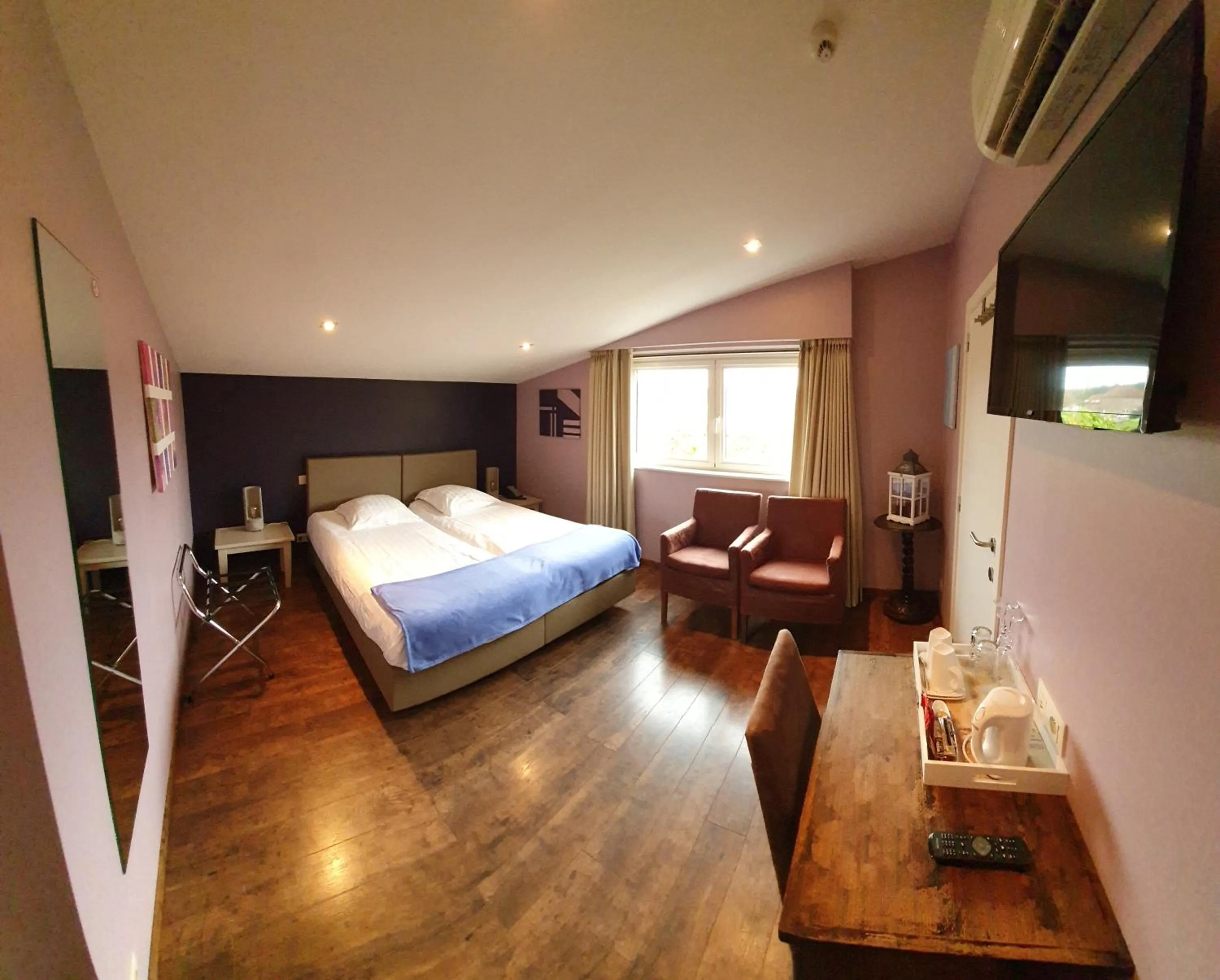 Bed in B&B De Edelsteen