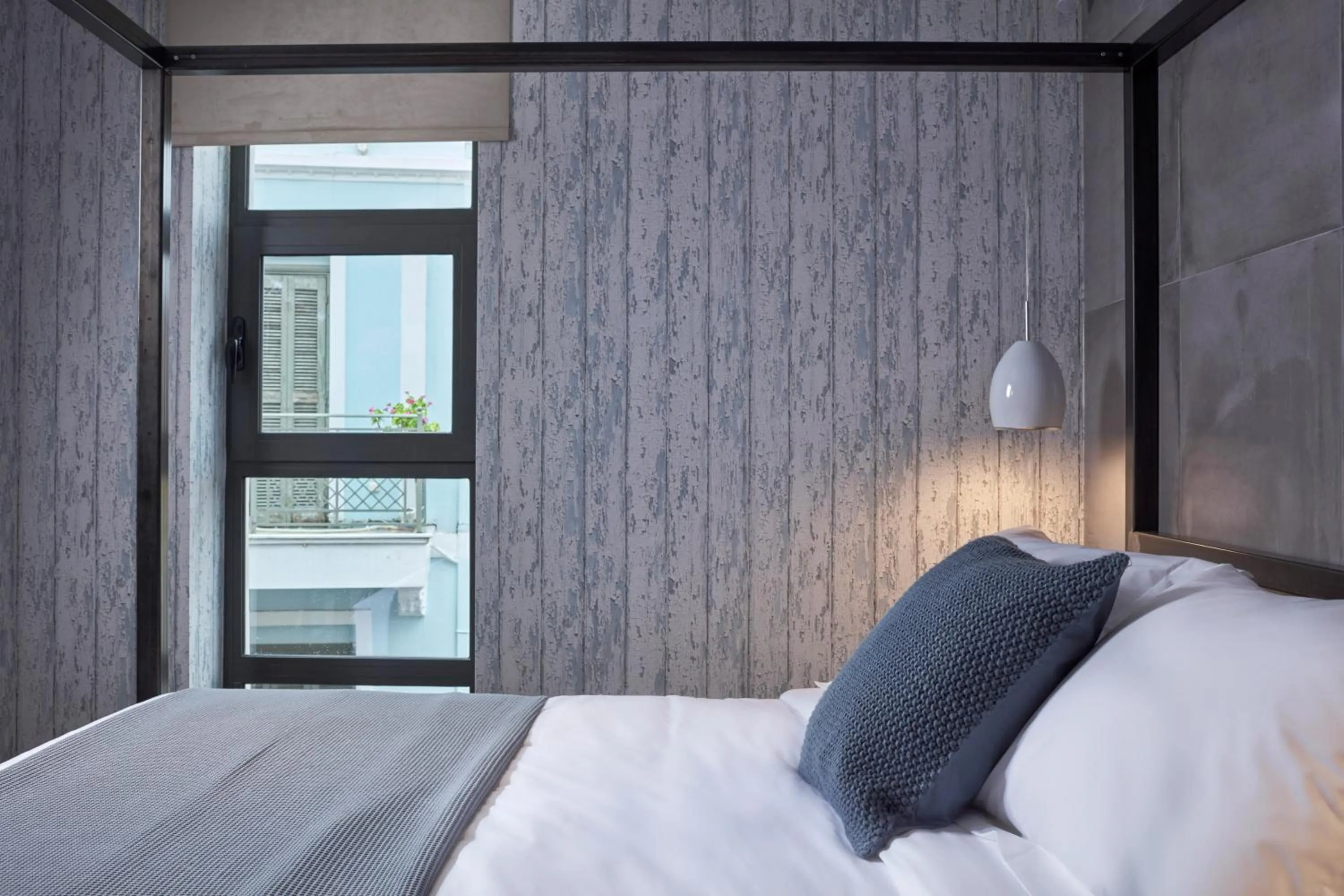 Bed in 18 Micon Str.