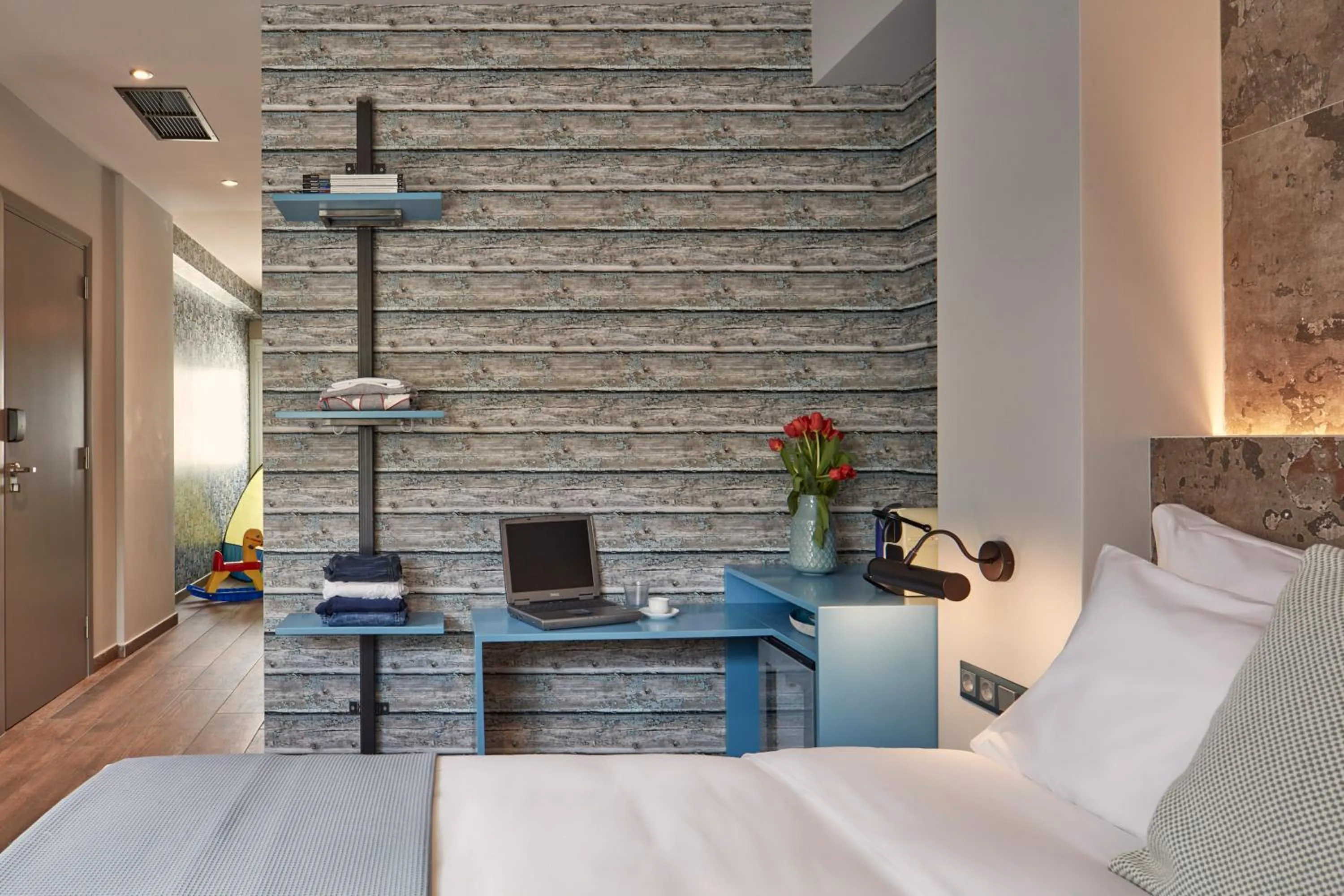 Bed in 18 Micon Str.