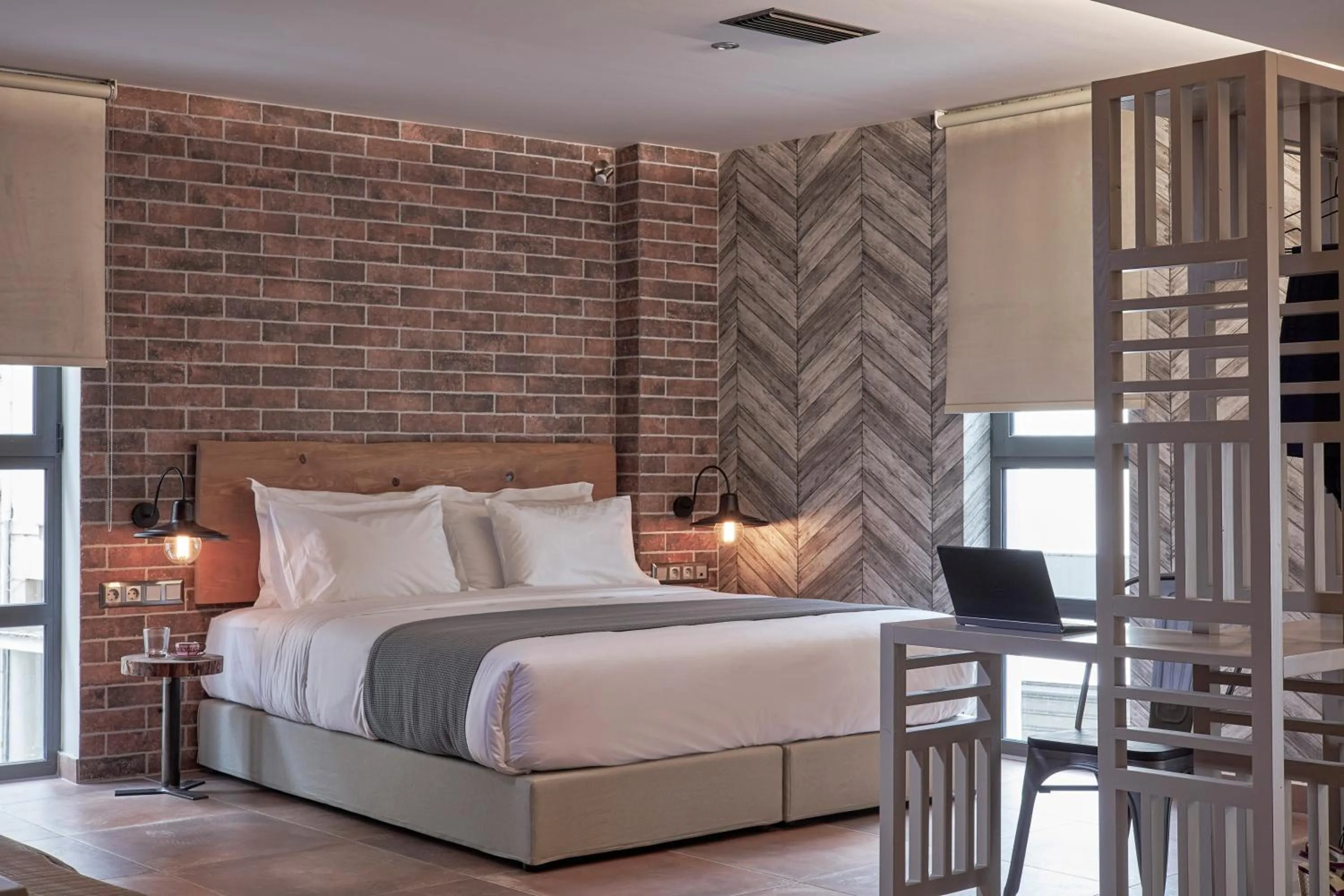 Bed in 18 Micon Str.