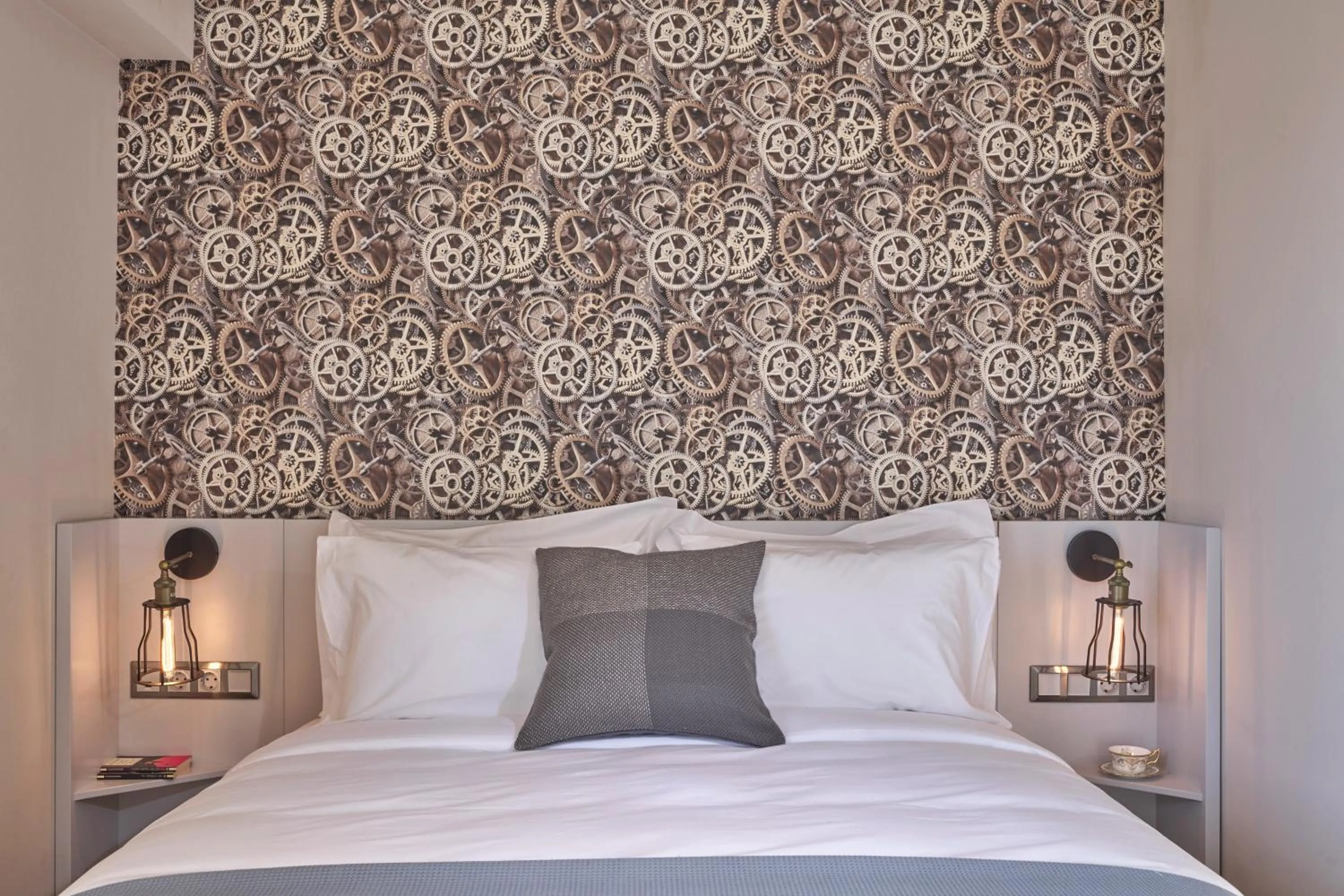 Bed in 18 Micon Str.