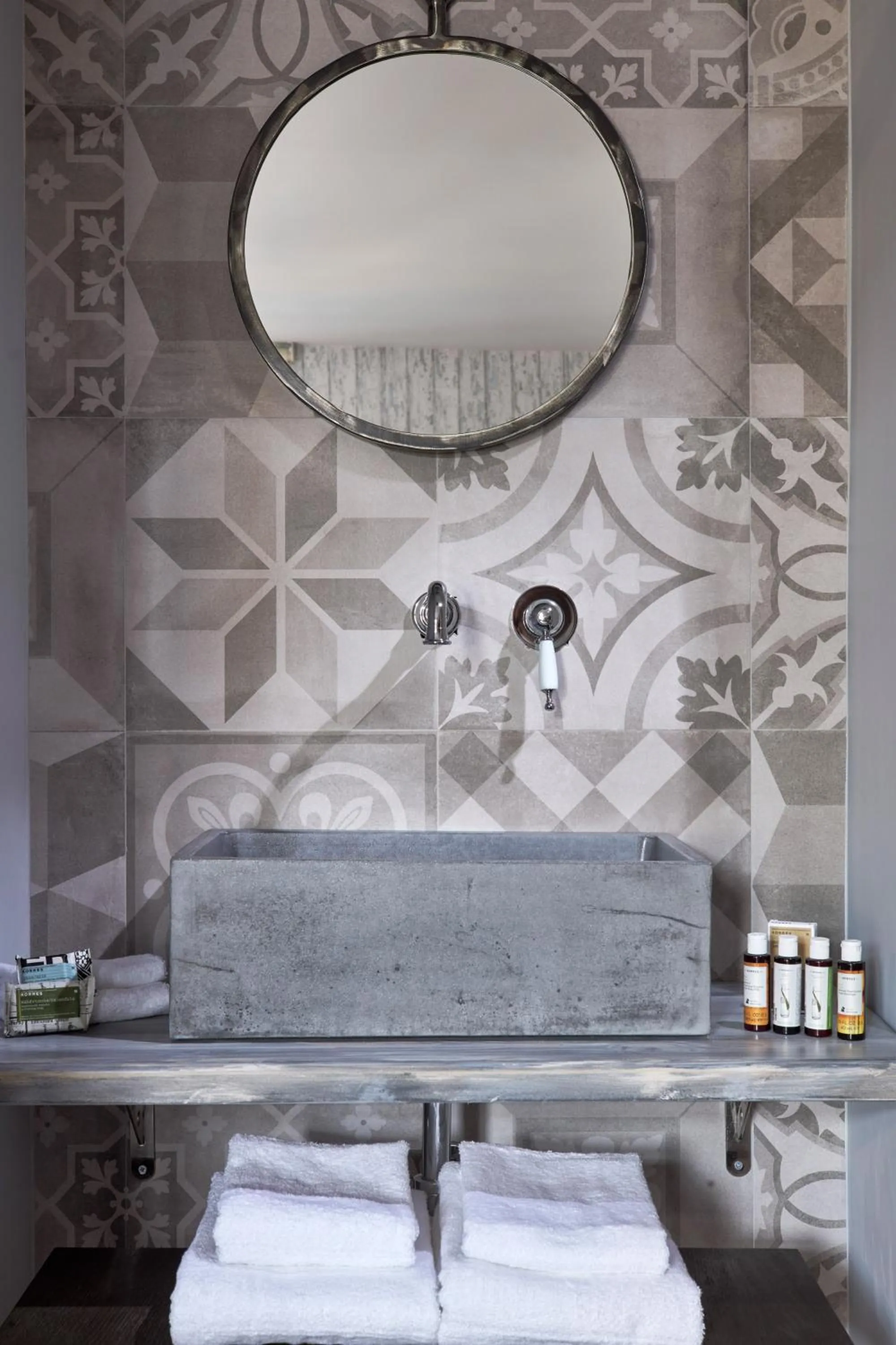 Bathroom in 18 Micon Str.