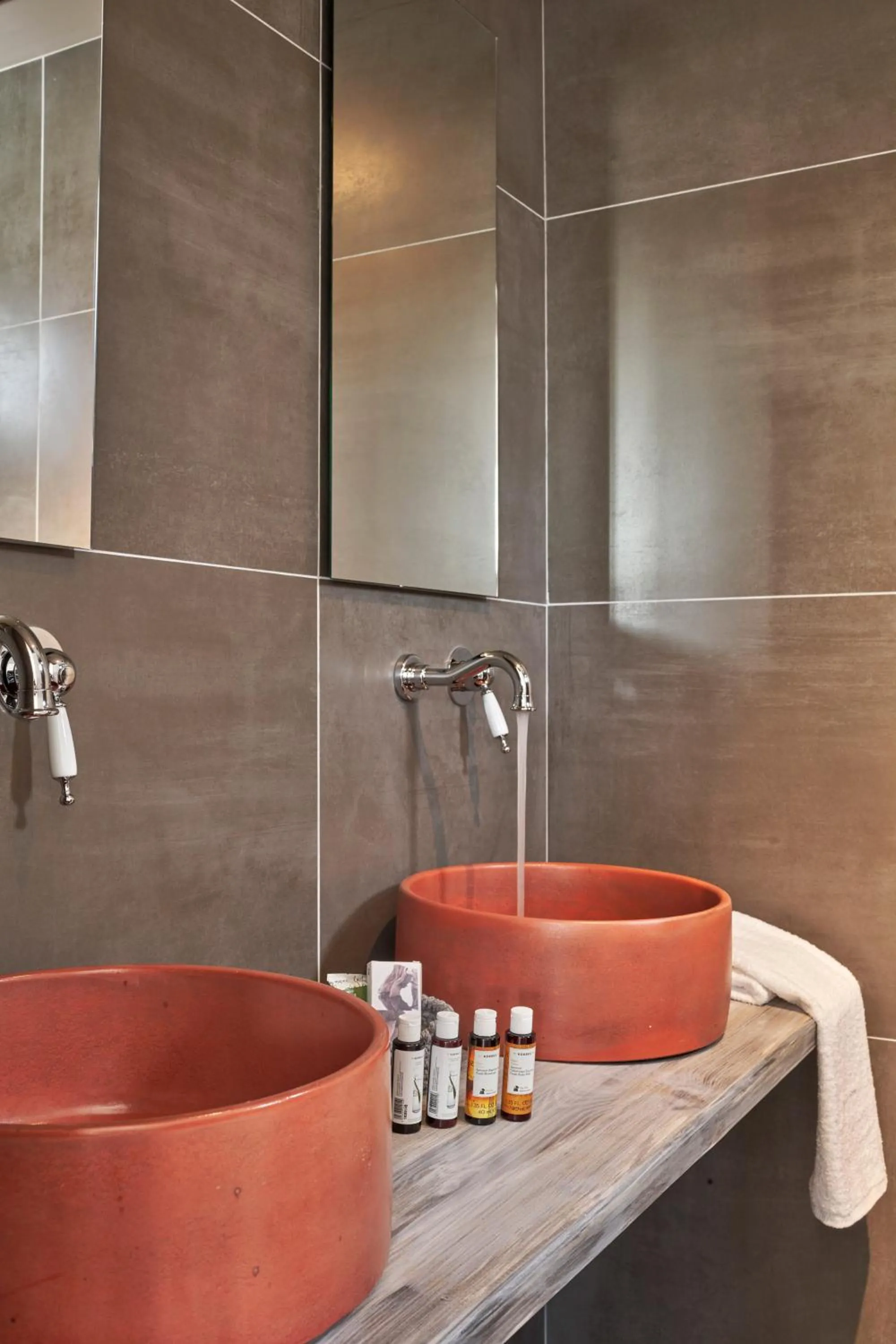 Bathroom in 18 Micon Str.