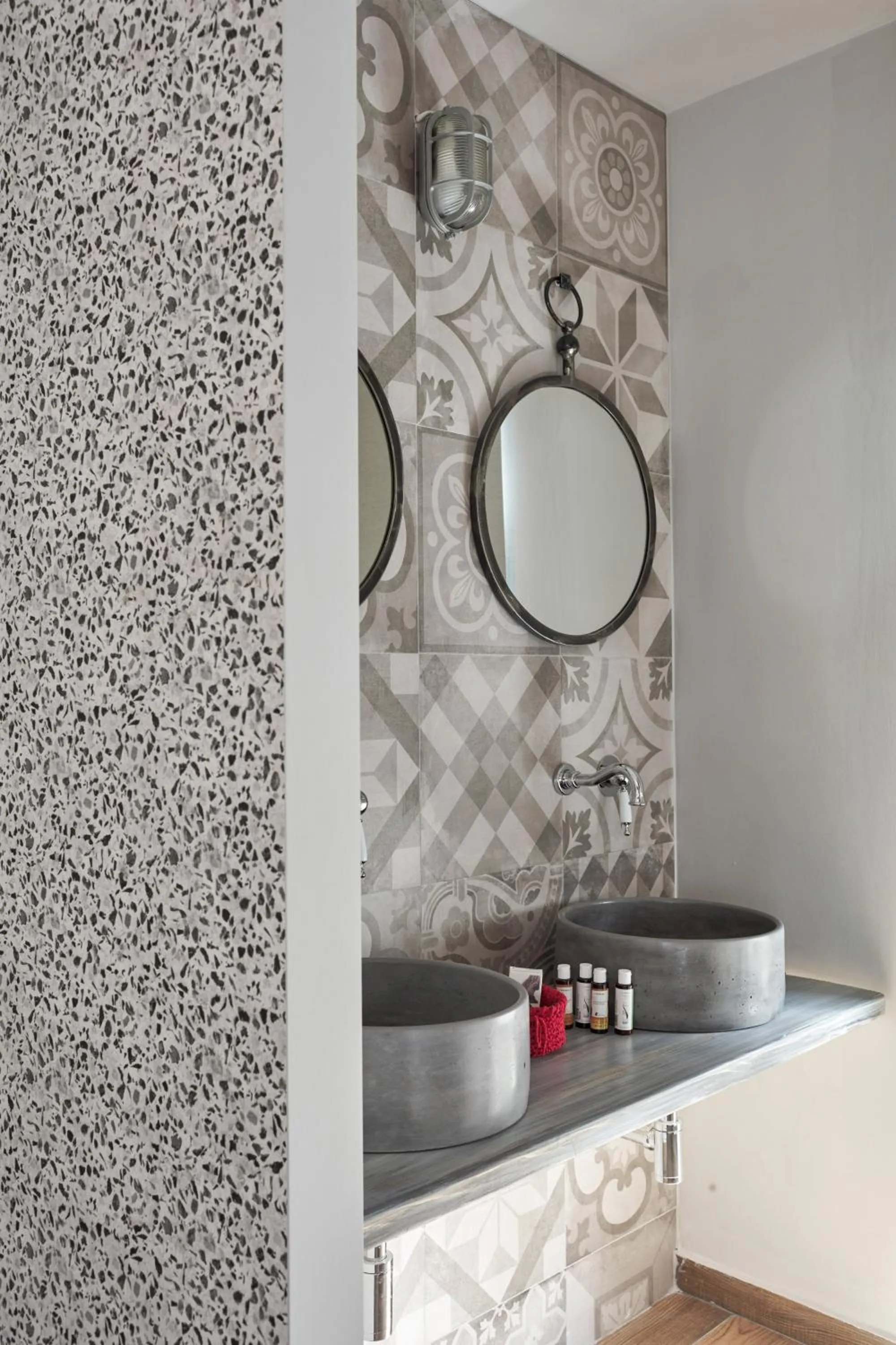 Bathroom in 18 Micon Str.