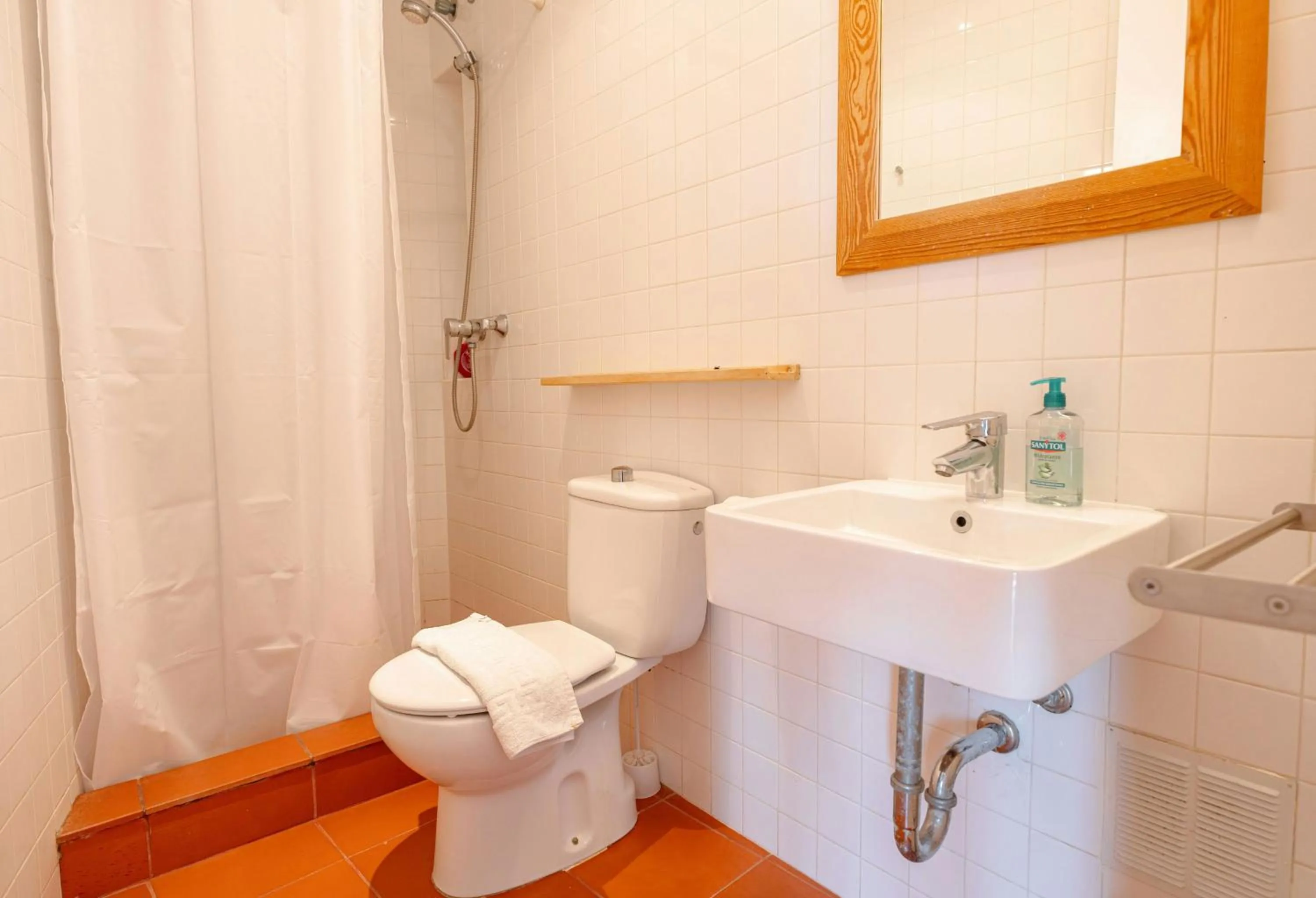 Bathroom in ApartmentsTamariu4 Unbeatable views 50m to beach