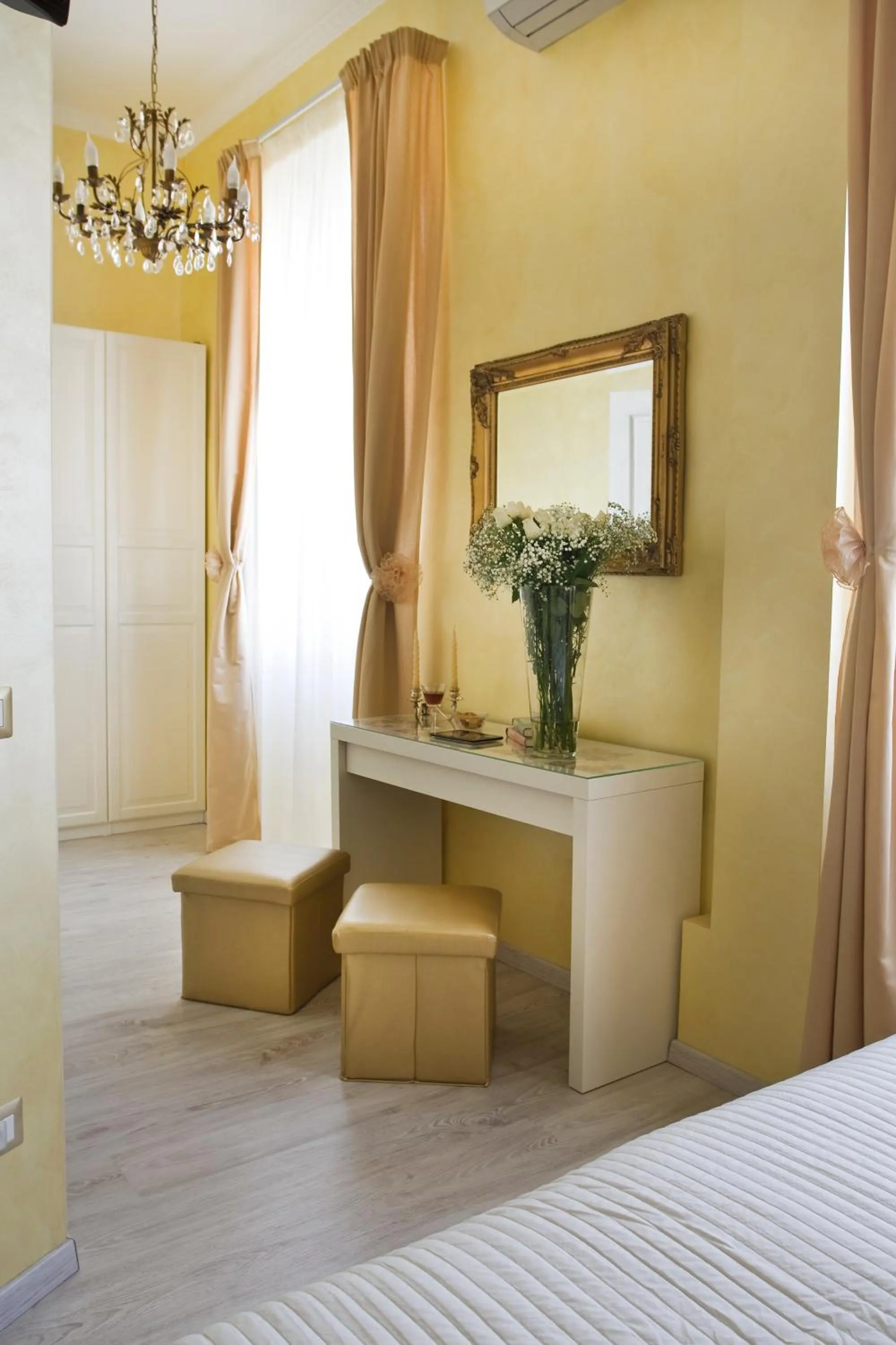 Photo of the whole room, Bed in Cameo B&B