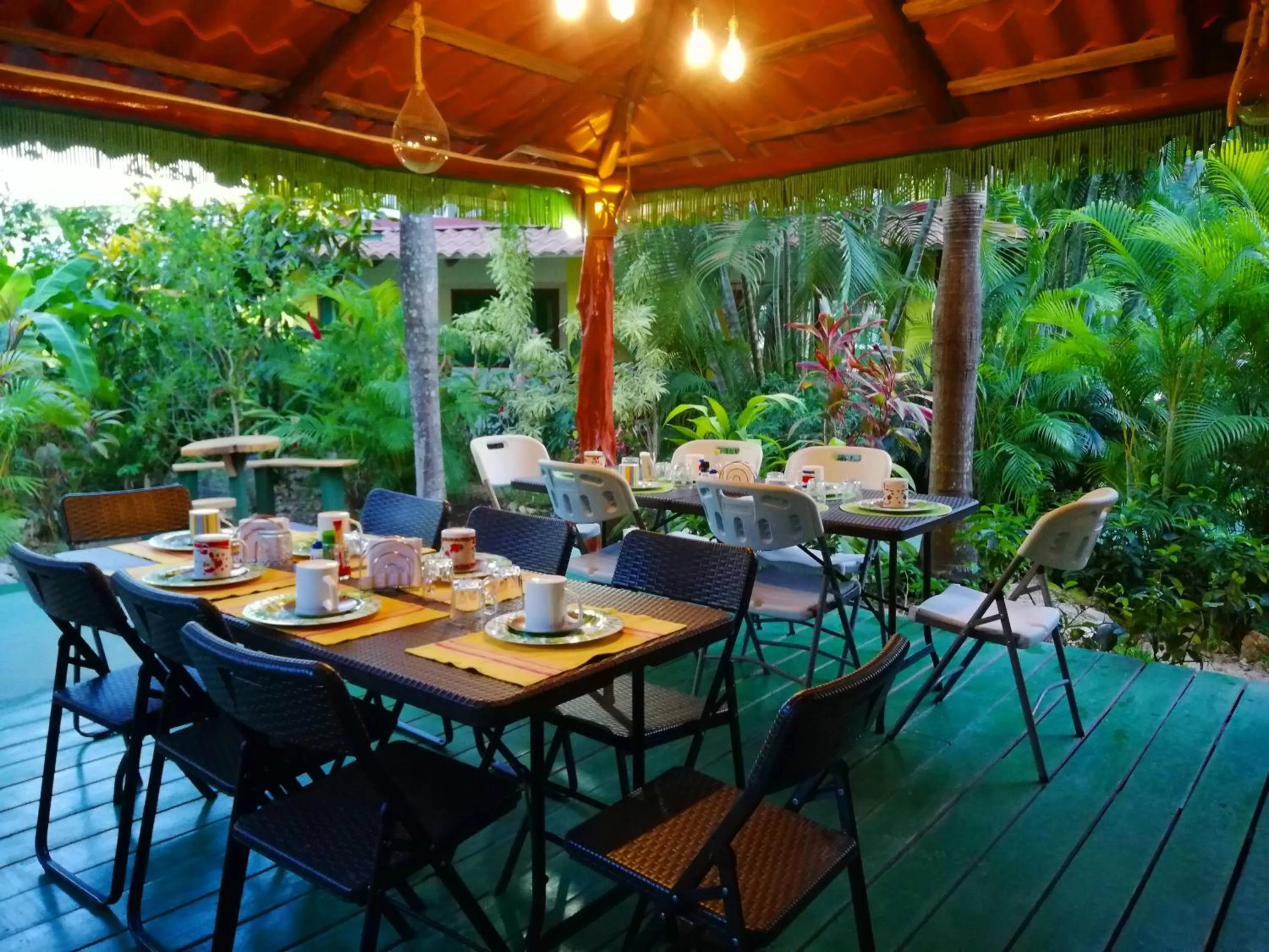 Restaurant/places to eat in Villas Verdes