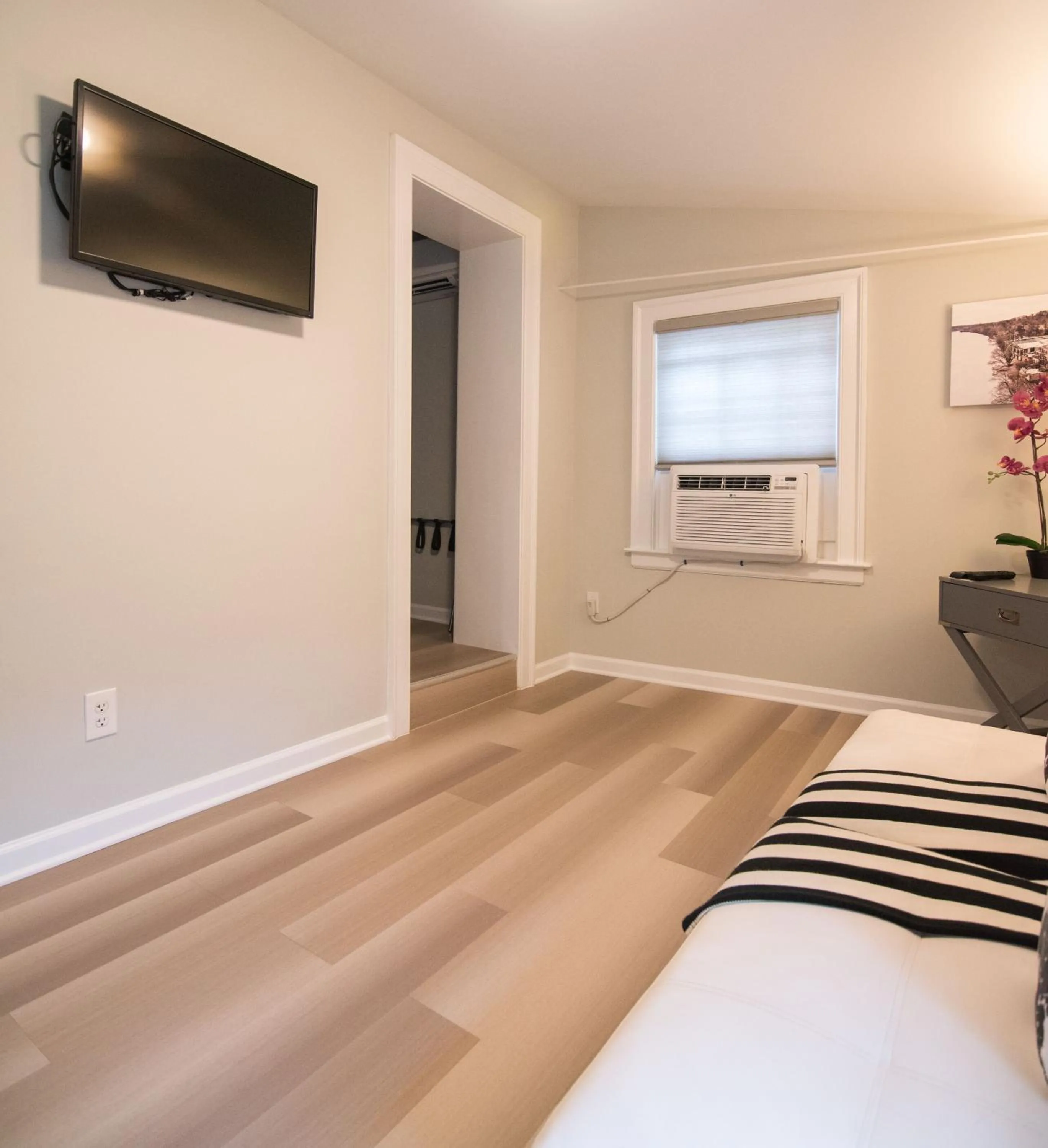 Bed in The Georgetown House Inn