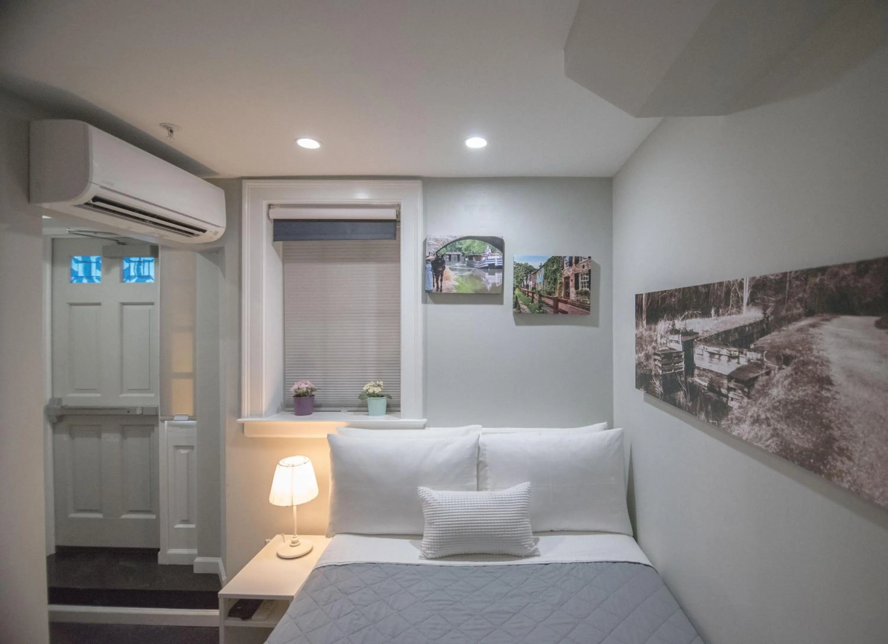 Bed in The Georgetown House Inn