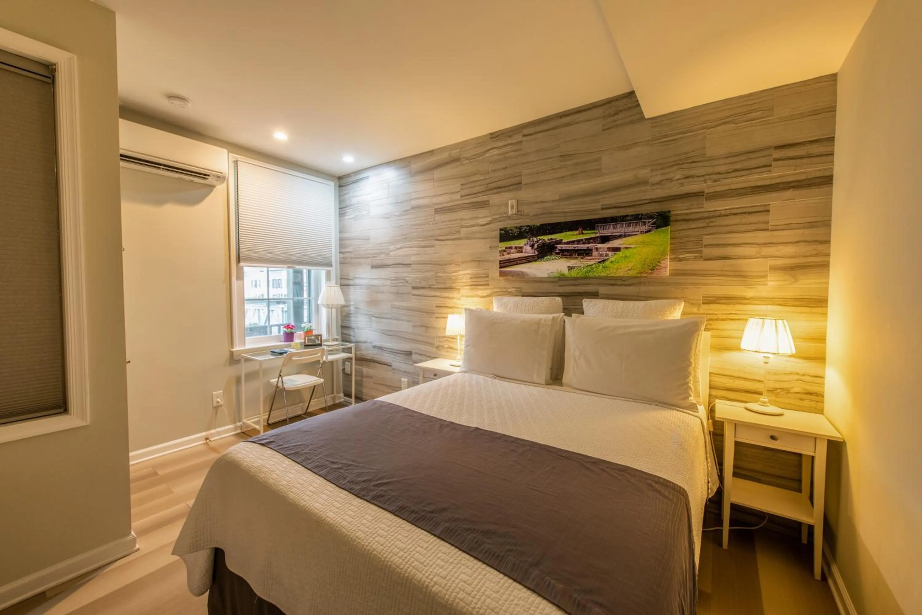 Bed in The Georgetown House Inn