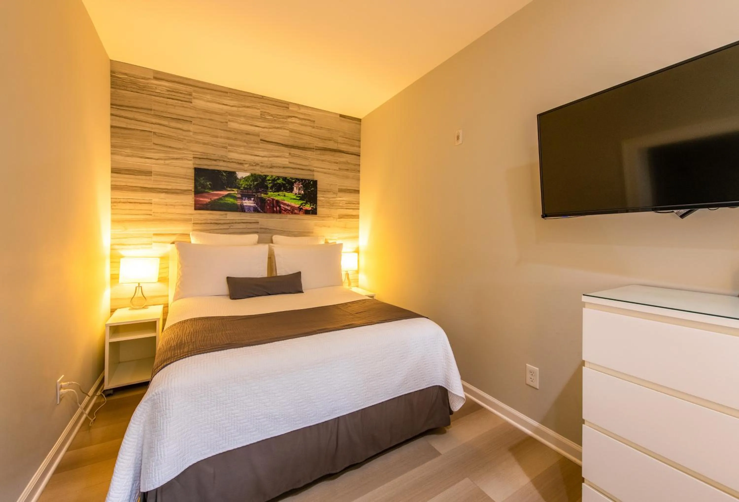 Bed in The Georgetown House Inn