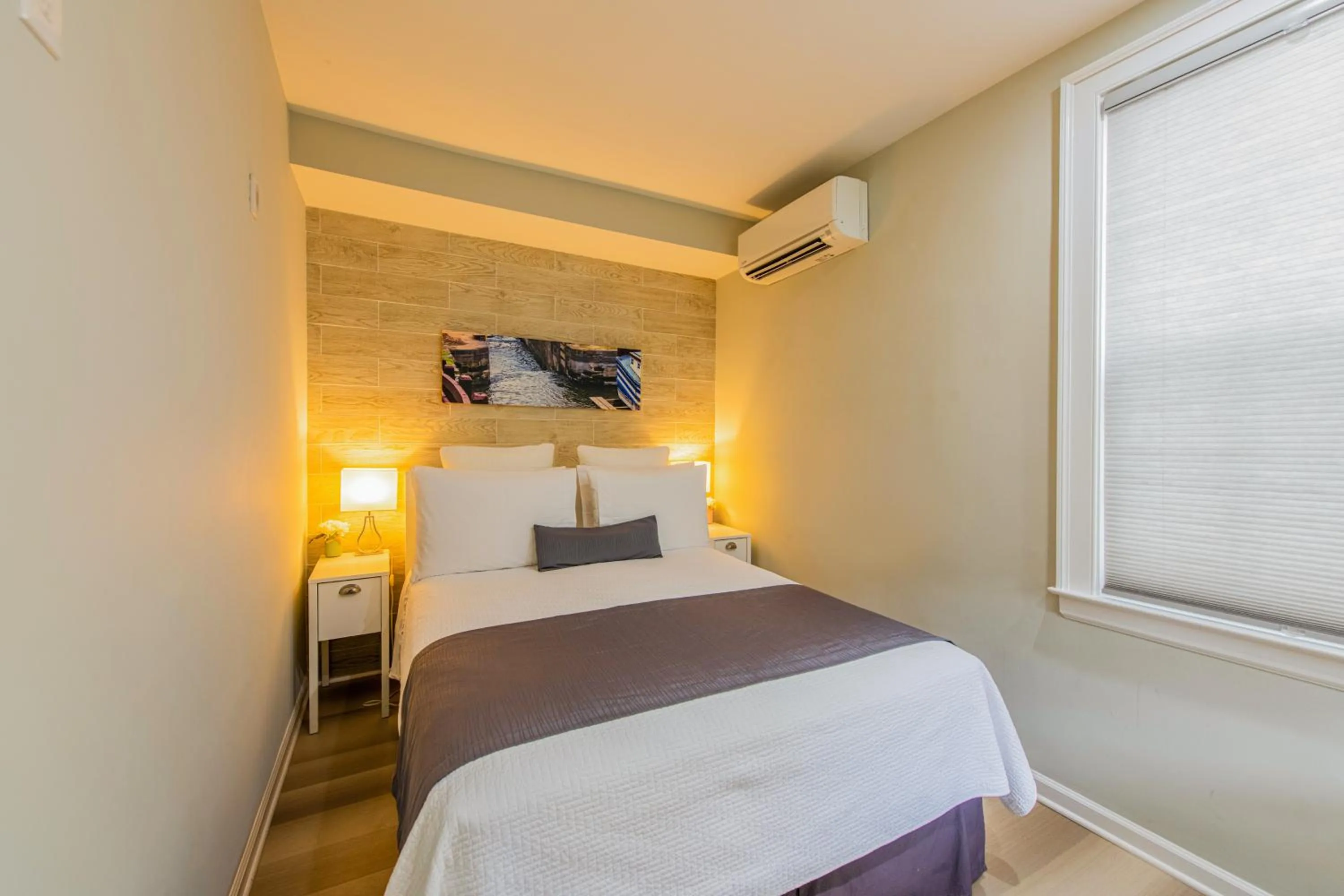 Bed in The Georgetown House Inn