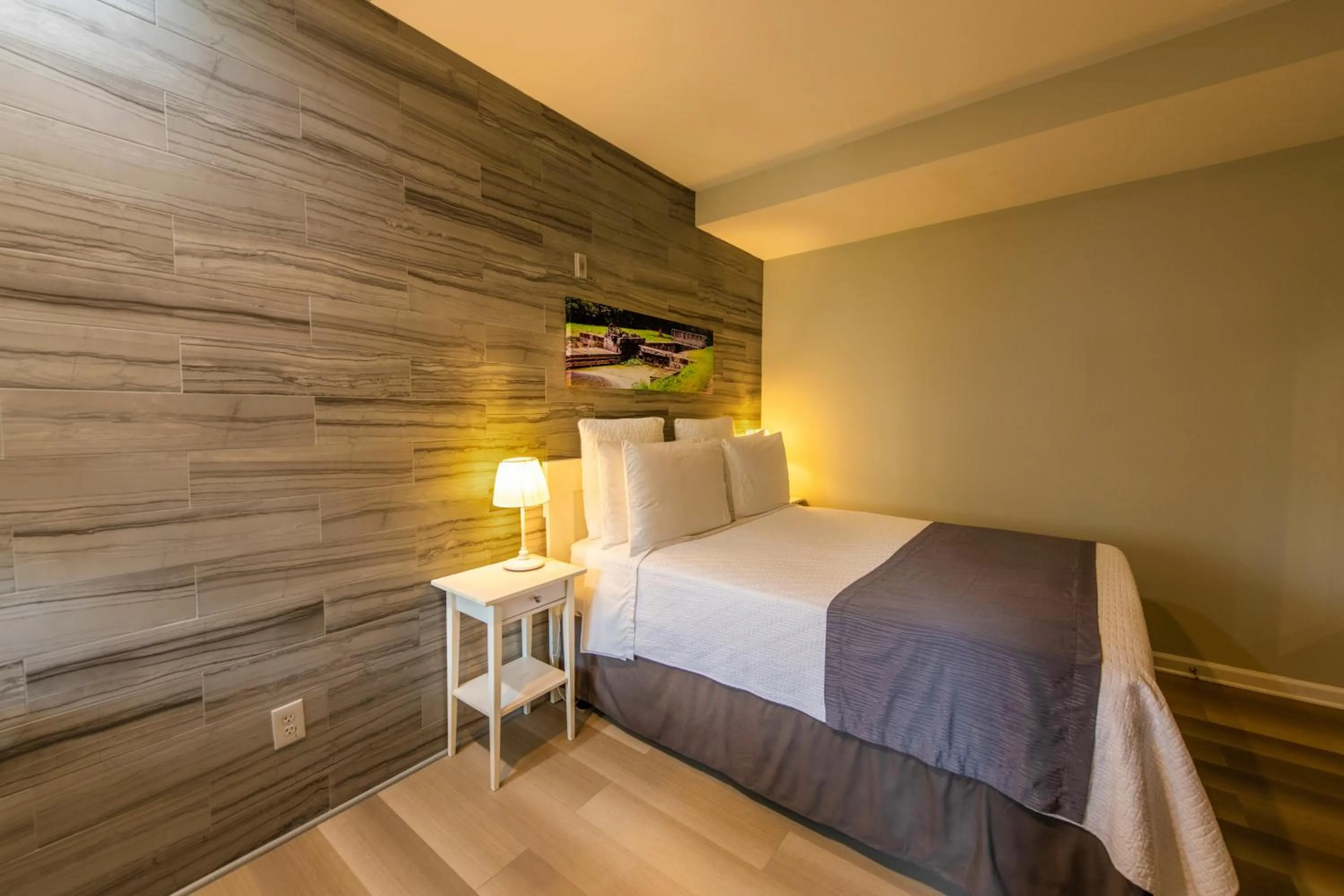 Bed in The Georgetown House Inn