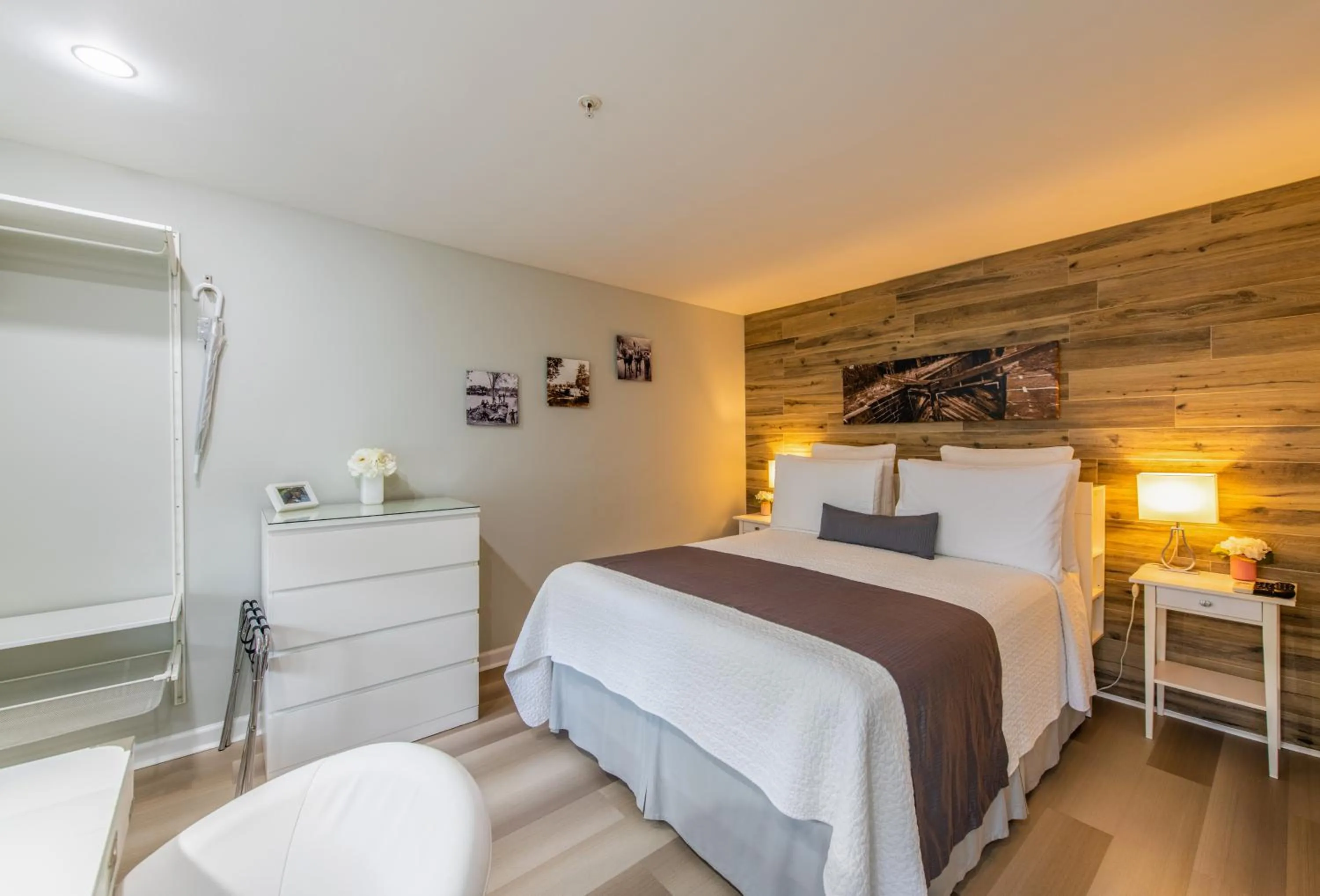 Bed in The Georgetown House Inn