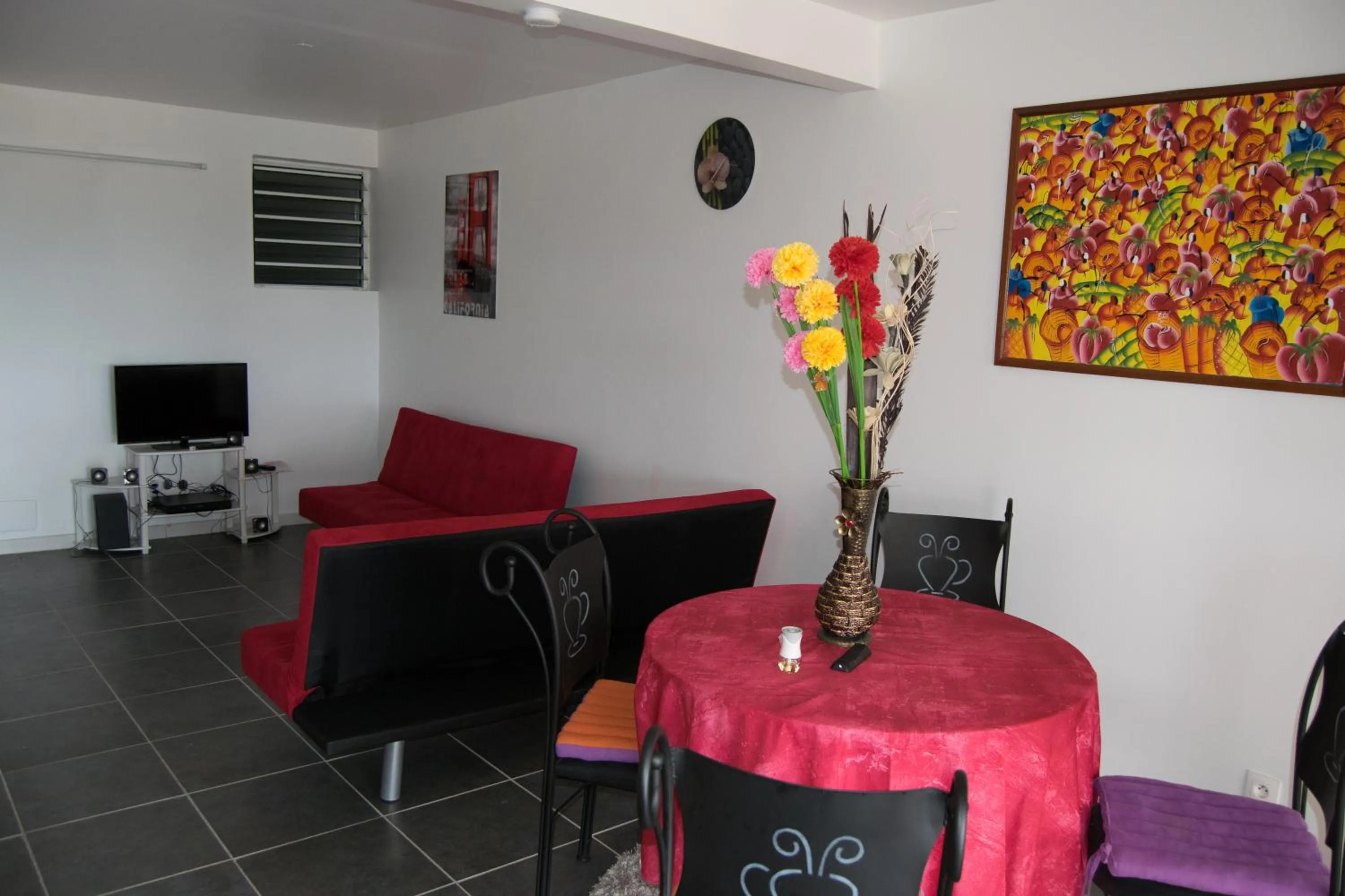 Communal lounge/ TV room in Domaine De Titine