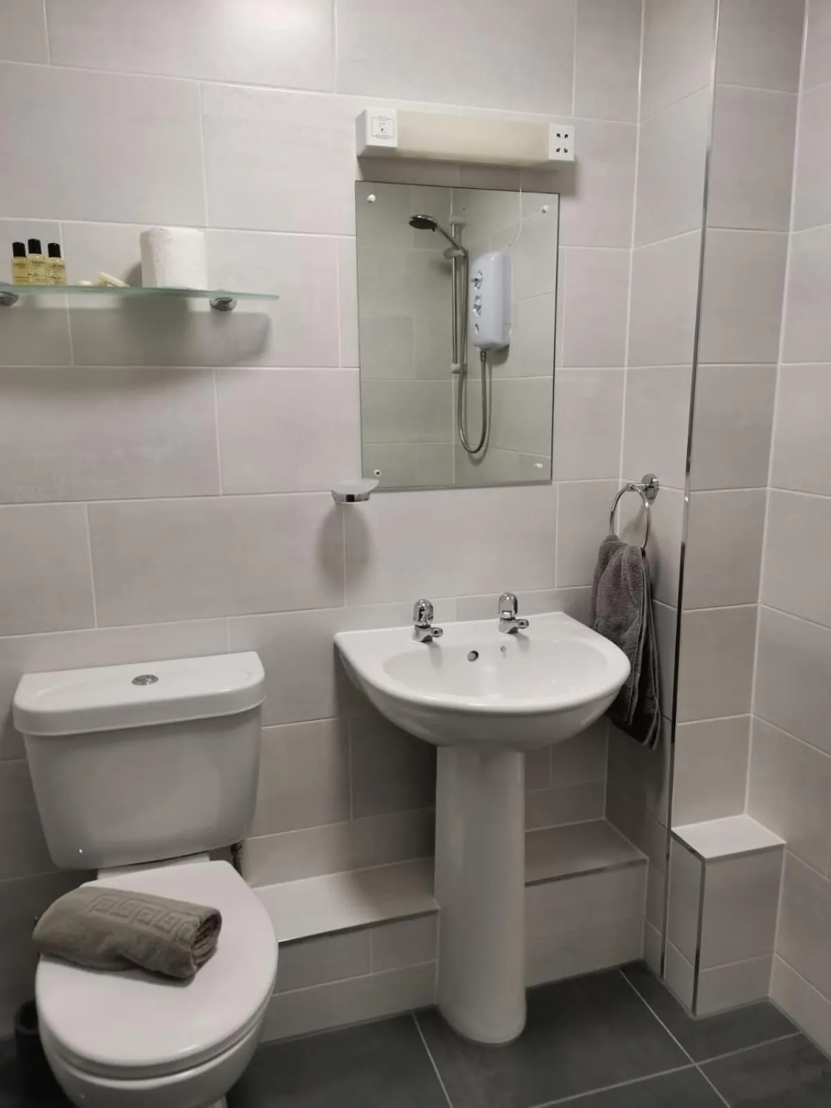 Bathroom in Church Farm Guest House