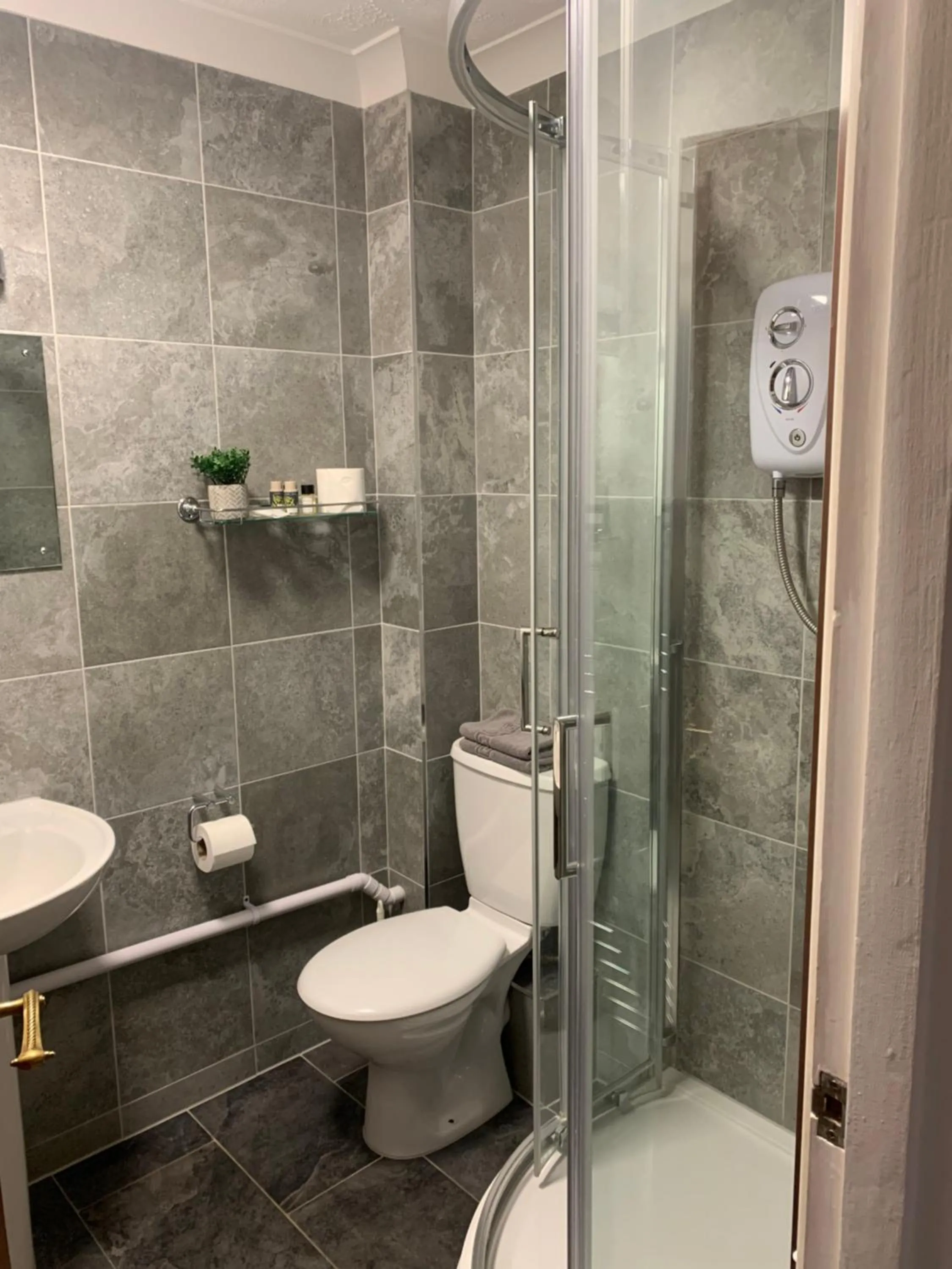 Bathroom in Church Farm Guest House