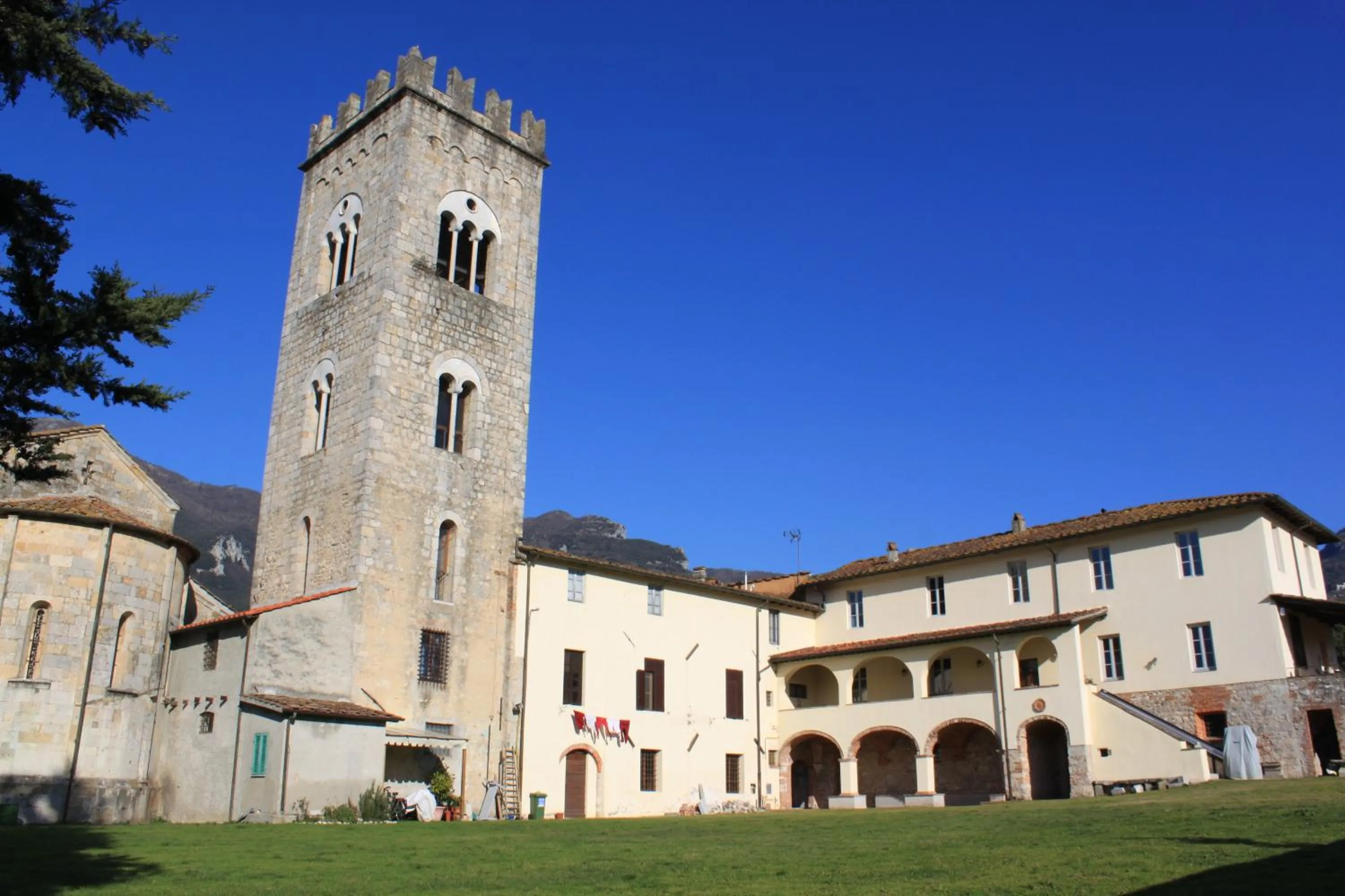 Facade/entrance in Ostello di Camaiore