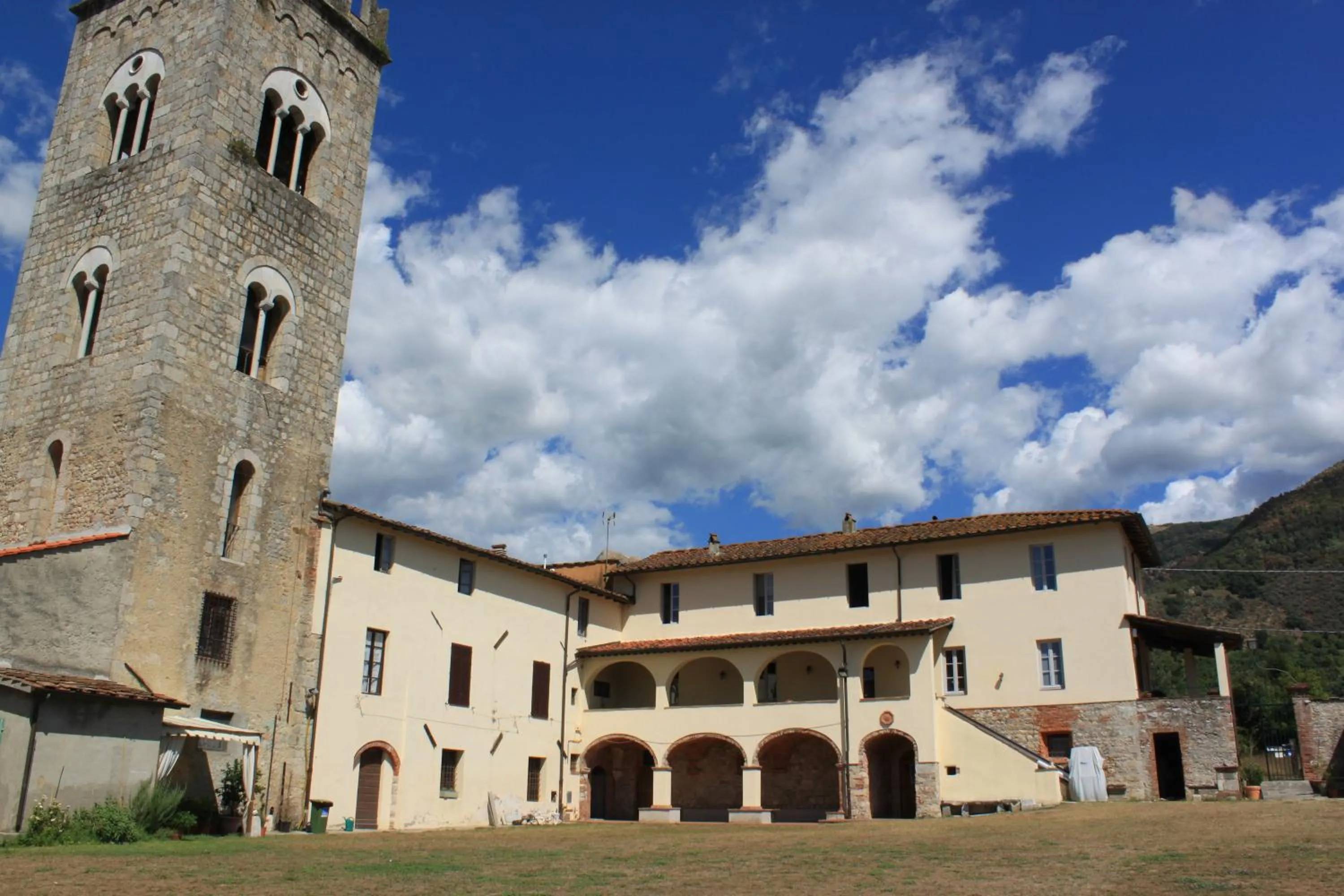 Property building in Ostello di Camaiore