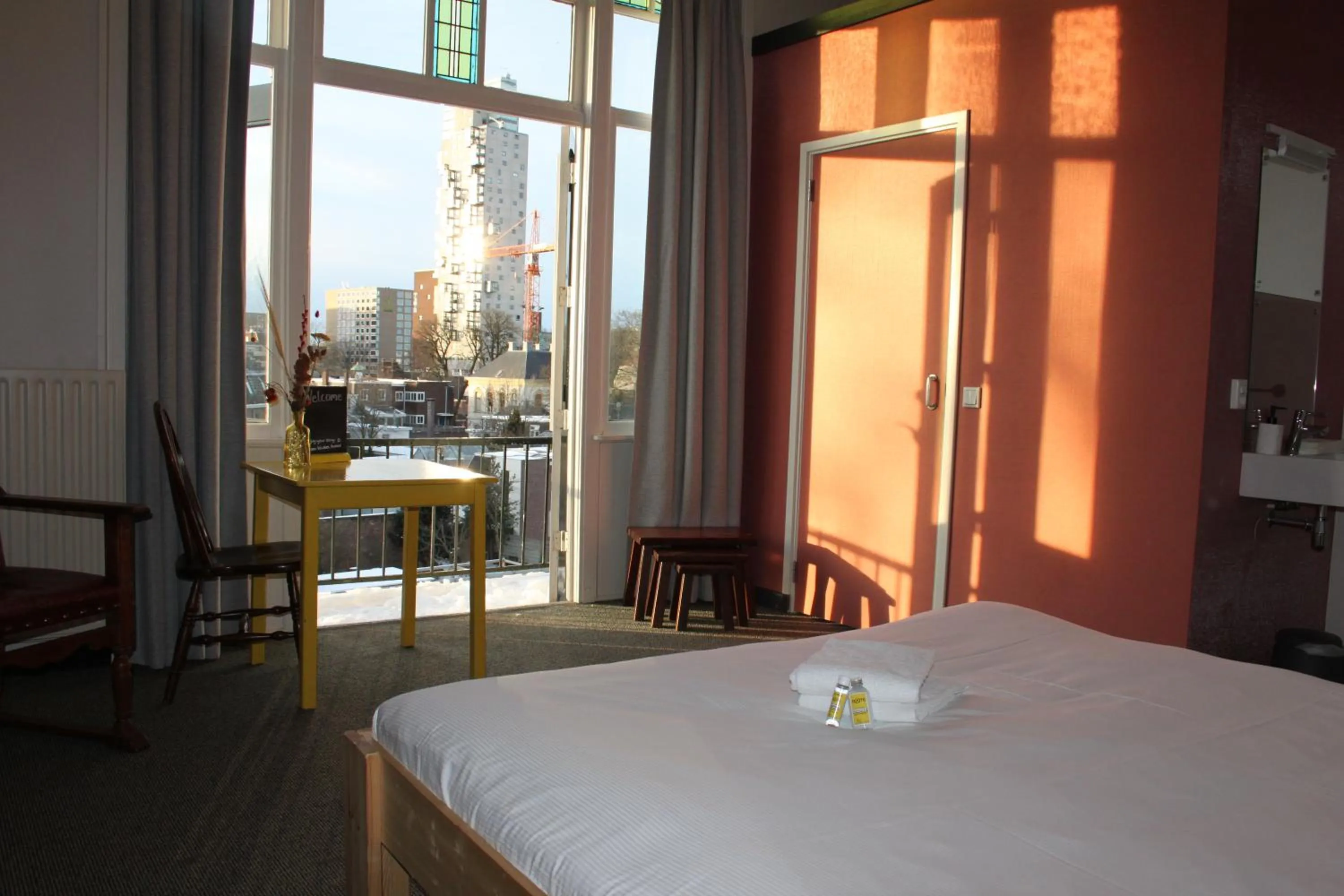 City view, Bed in Hostel Roots