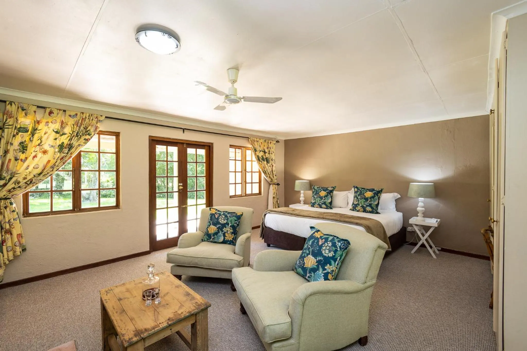 Bed in Halliwell Country Inn