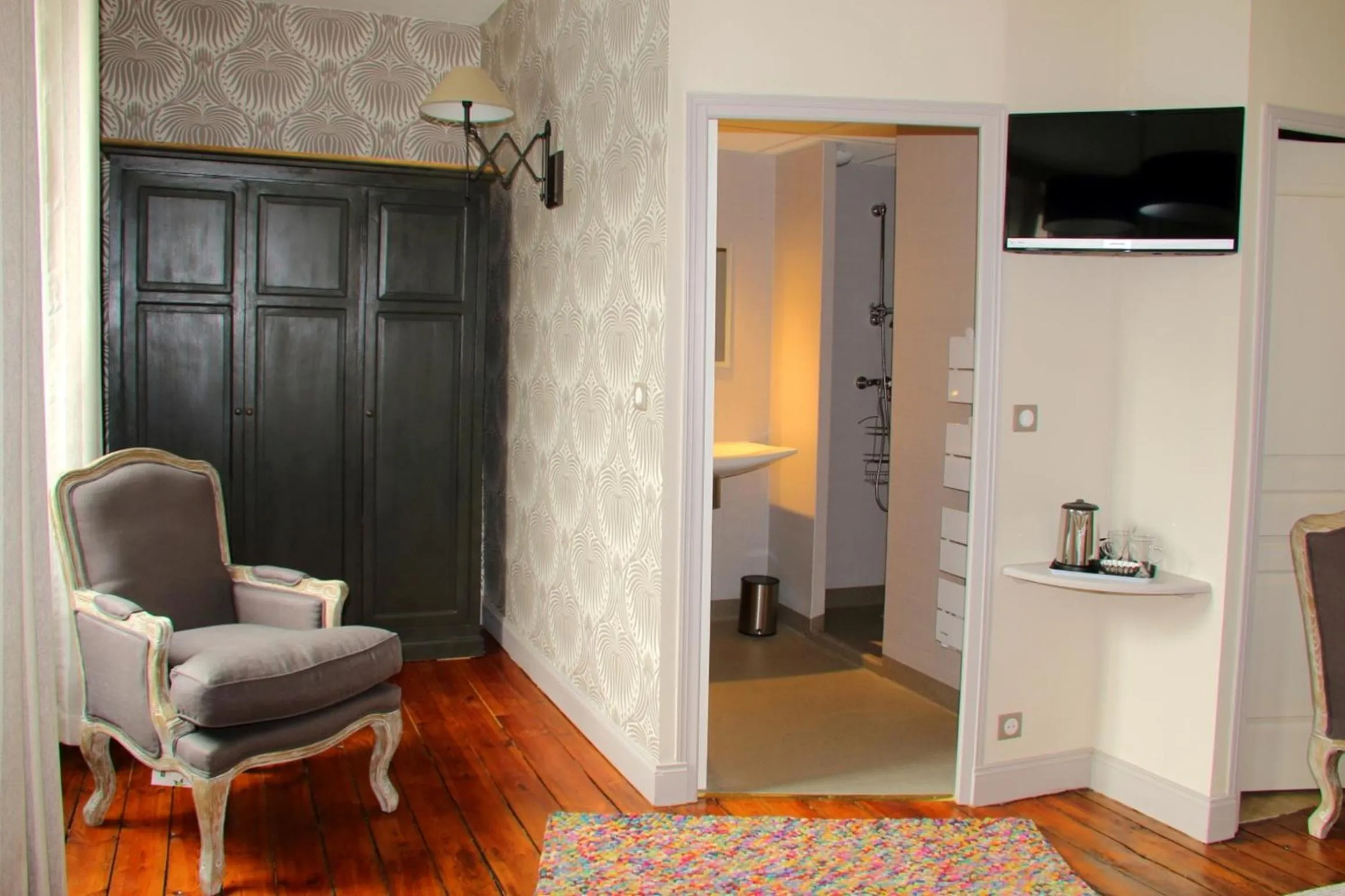 Shower in Auberge Les Volcans