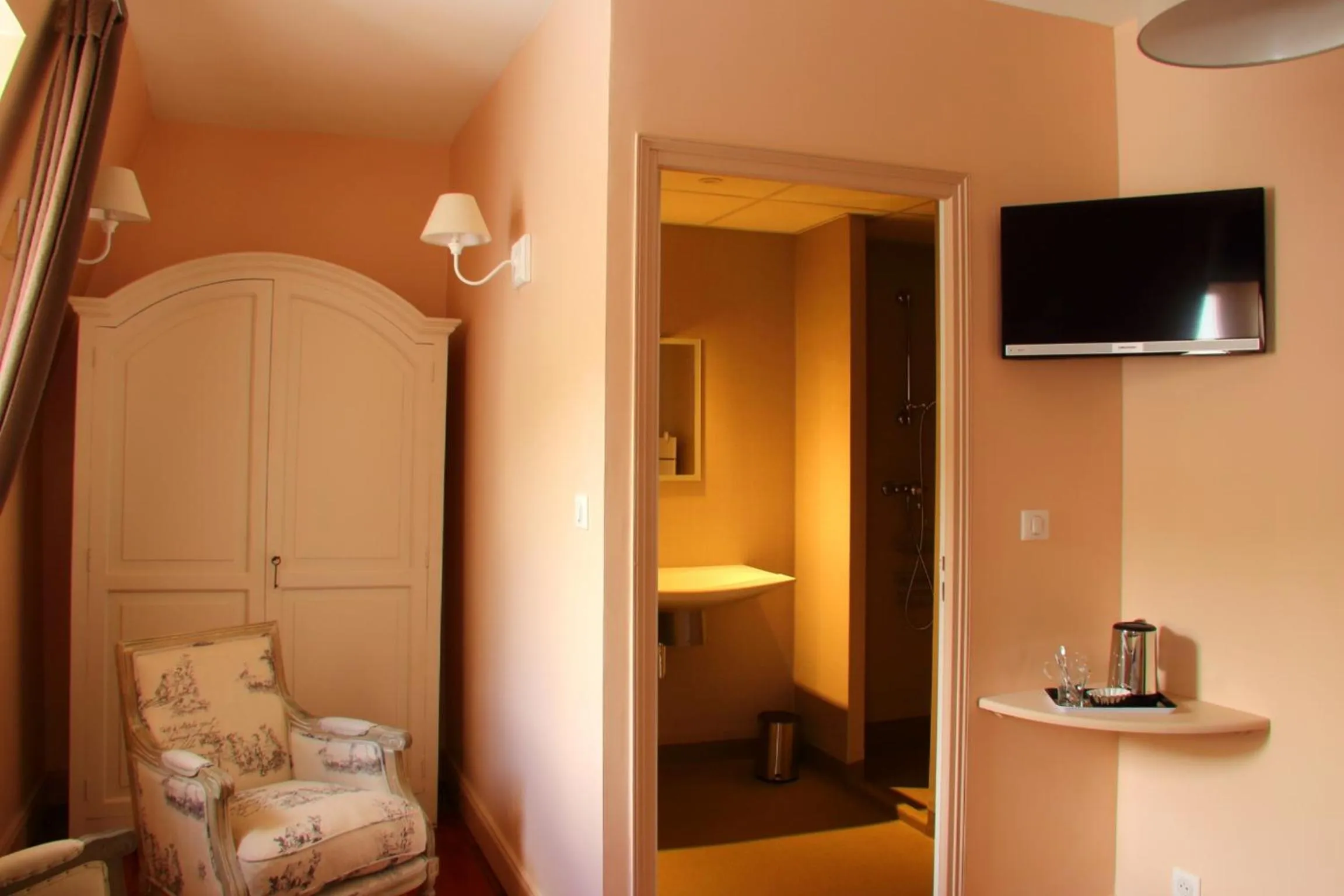 Shower in Auberge Les Volcans