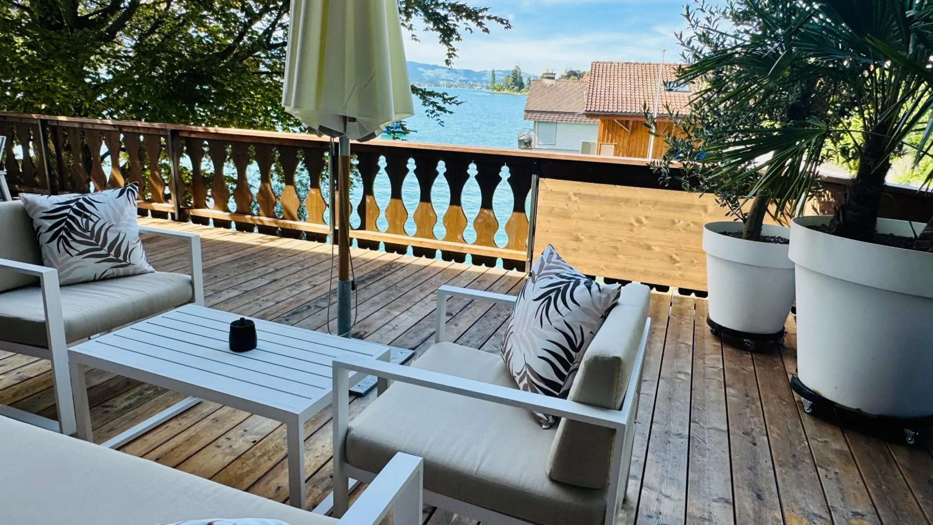 Balcony/Terrace in Boutique Hotel Niesenblick - direkt am Thunersee gelegen mit SELF CHECK IN & digitaler Rezeption