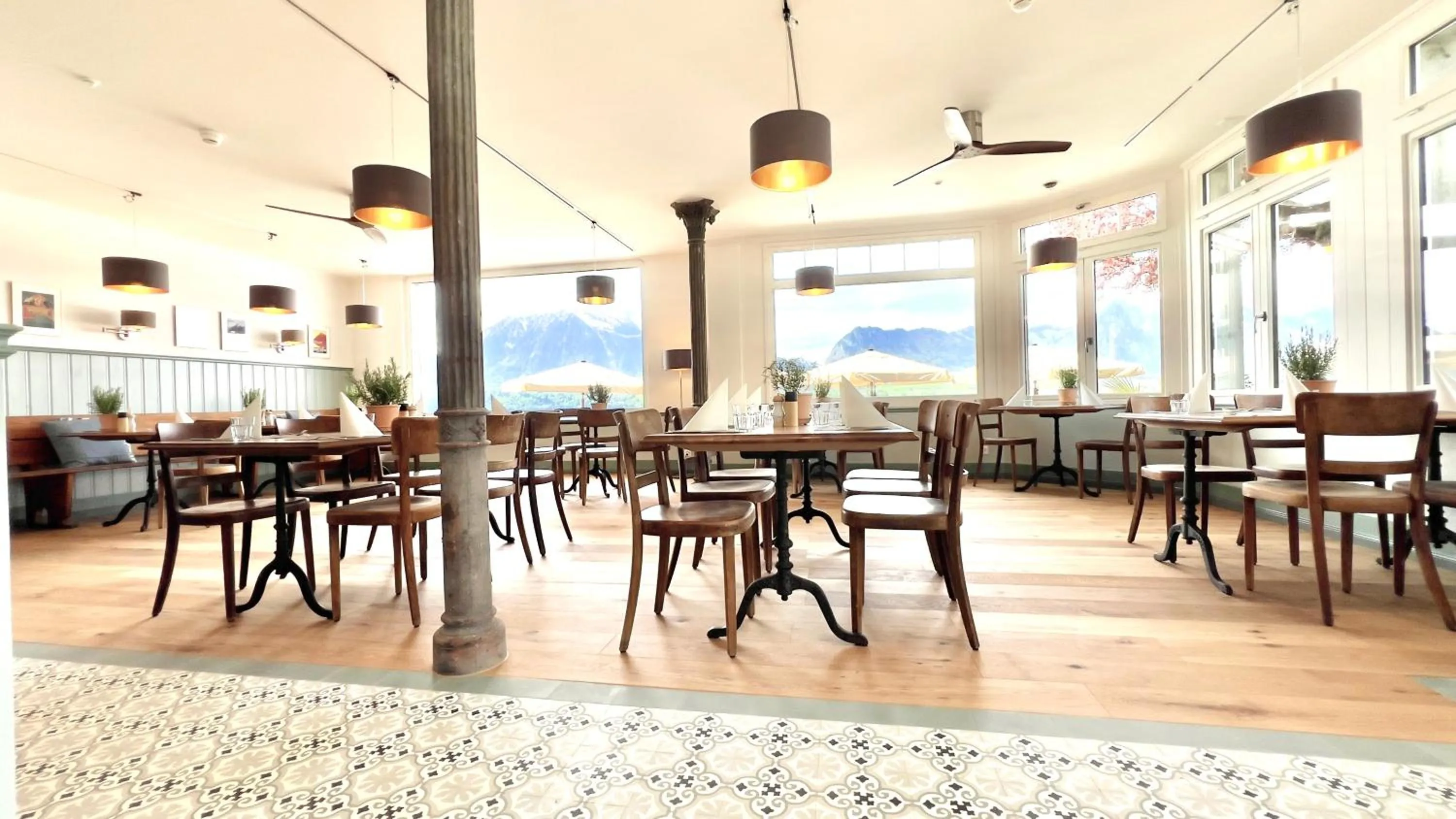 Restaurant/places to eat in Boutique Hotel Niesenblick - direkt am Thunersee gelegen mit SELF CHECK IN & digitaler Rezeption