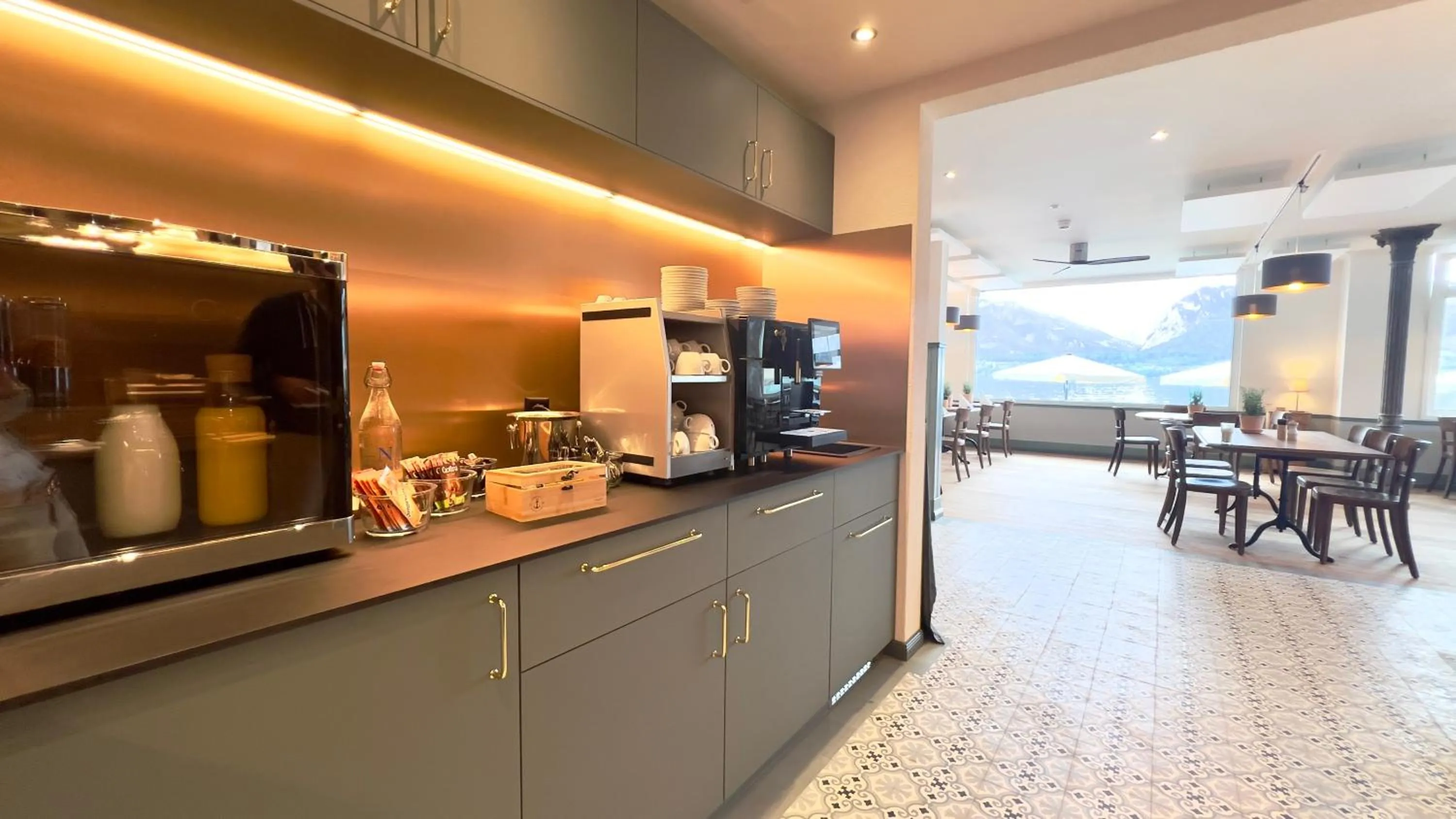 Breakfast in Boutique Hotel Niesenblick - direkt am Thunersee gelegen mit SELF CHECK IN & digitaler Rezeption