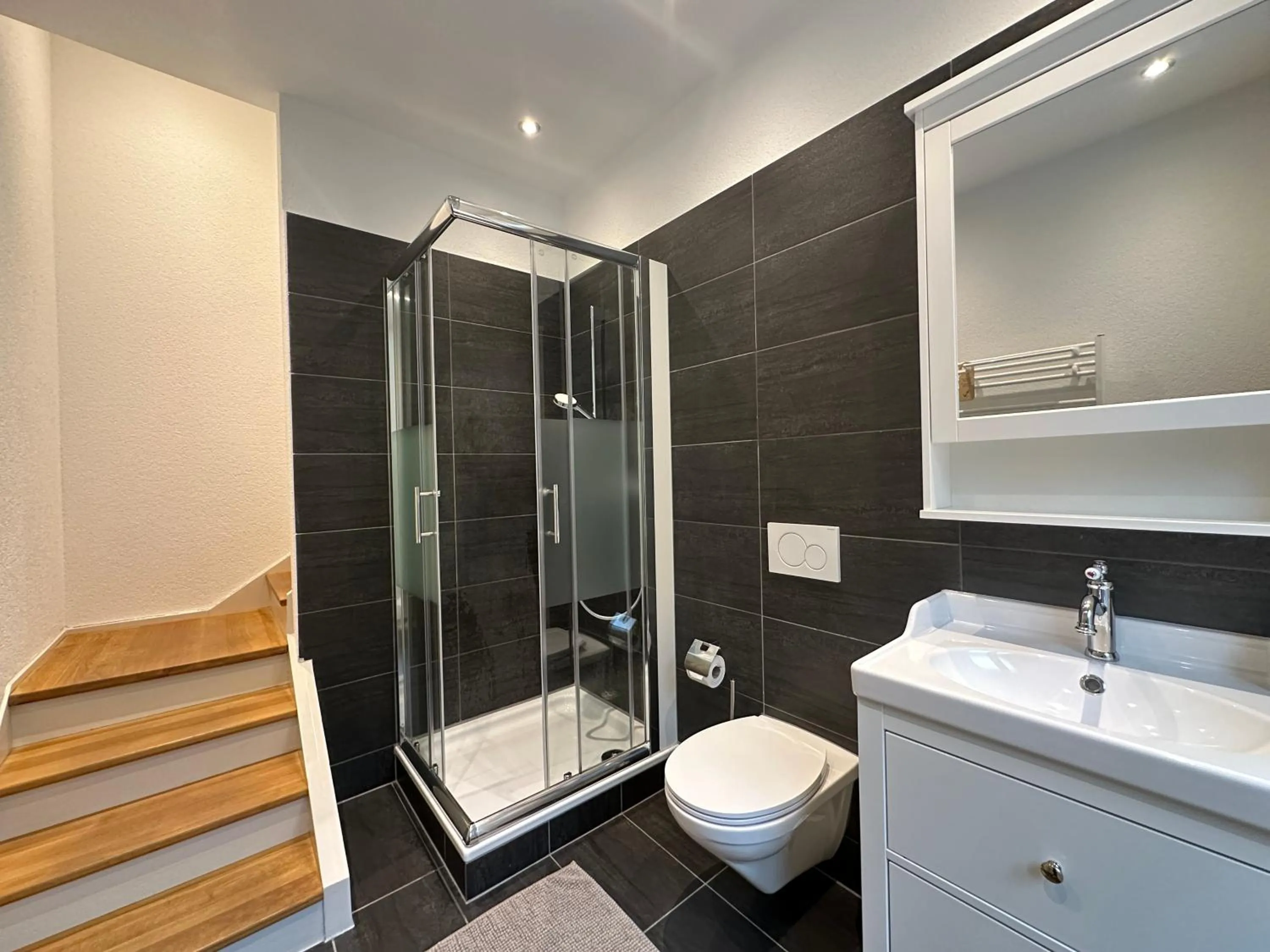 Bathroom in Boutique Hotel Niesenblick - direkt am Thunersee gelegen mit SELF CHECK IN & digitaler Rezeption