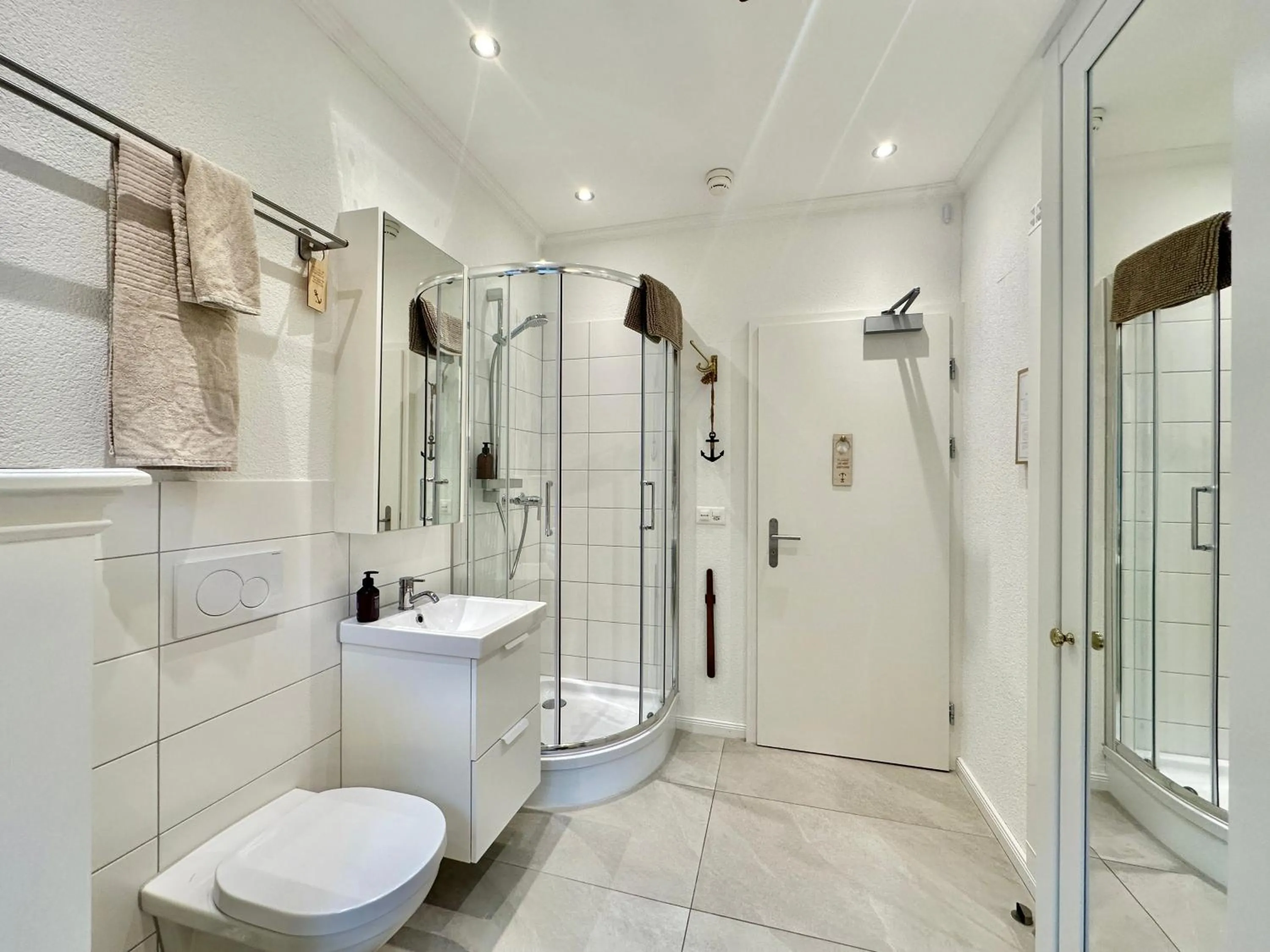 Bathroom in Boutique Hotel Niesenblick - direkt am Thunersee gelegen mit SELF CHECK IN & digitaler Rezeption