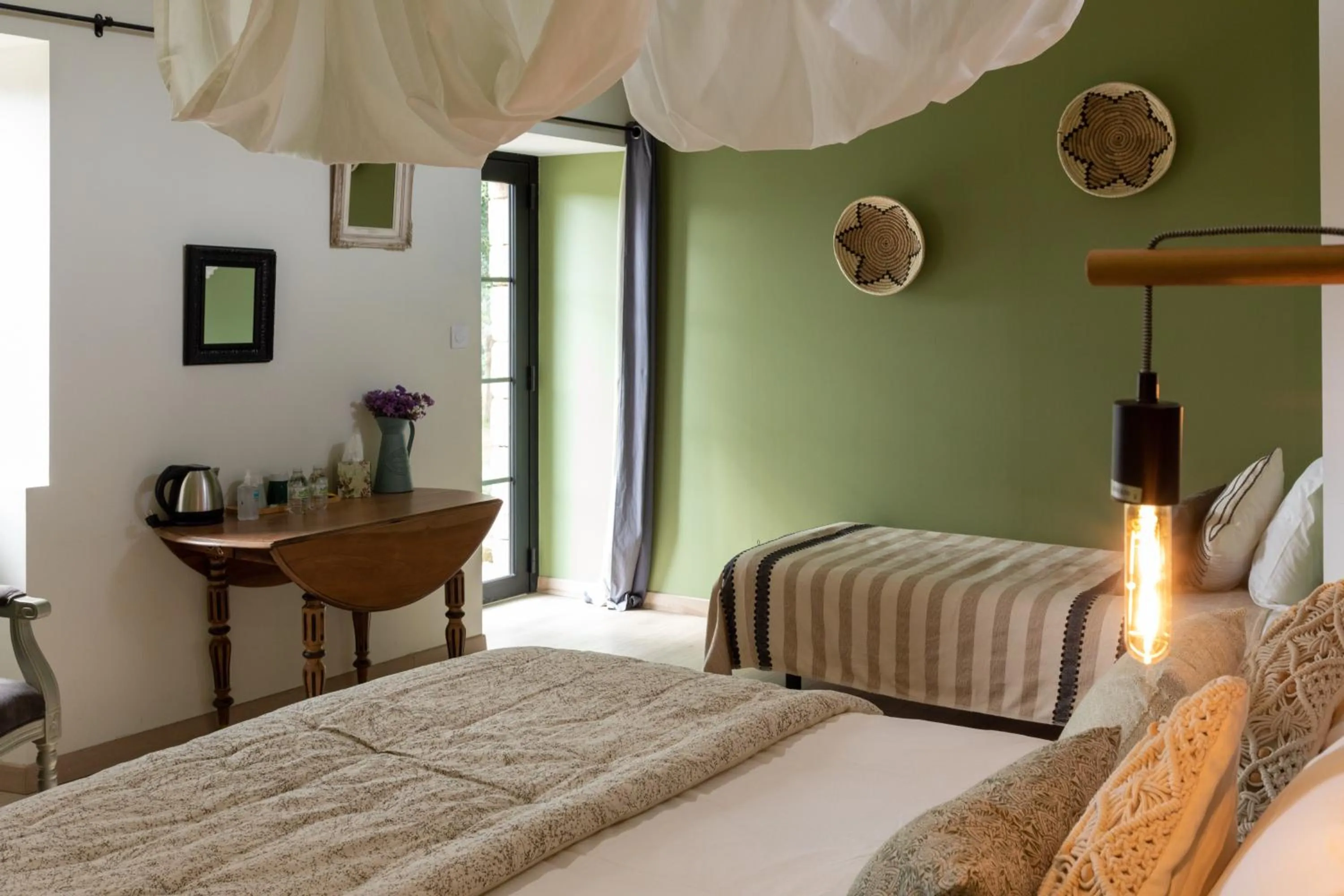 Photo of the whole room, Bed in Domaine du Kelenn, Maison d'hôtes de charme avec piscine