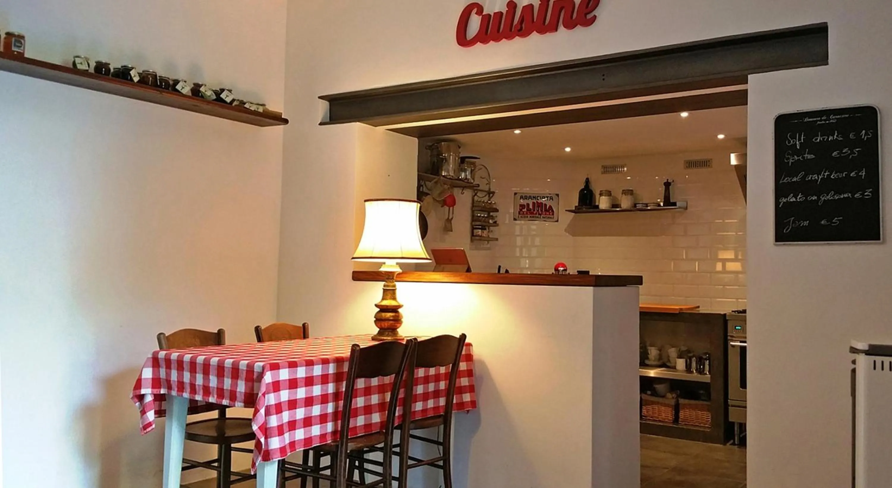 Communal lounge/ TV room in Villa Albonico