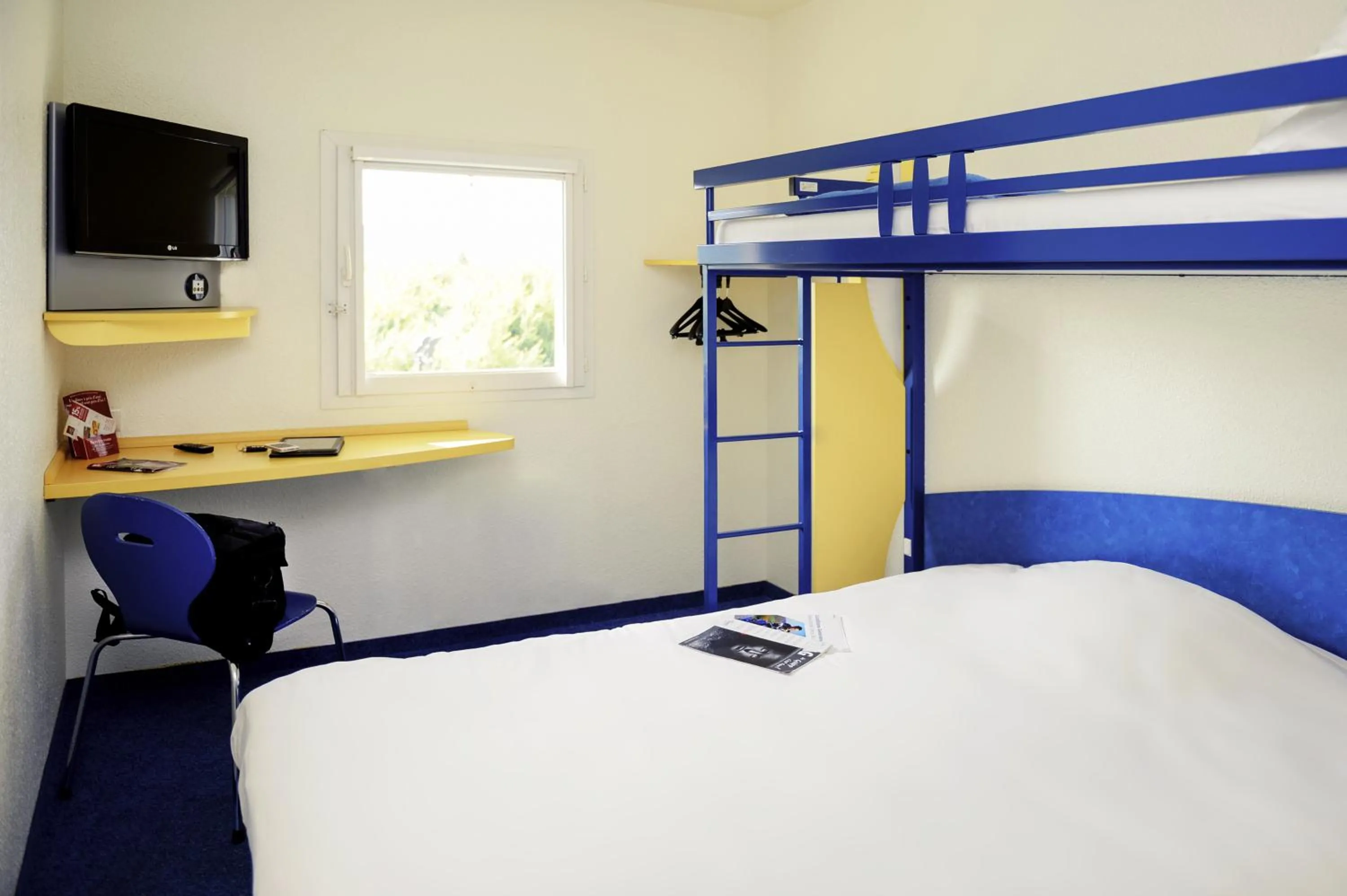 Bed in ibis budget Aachen Raeren Grenze