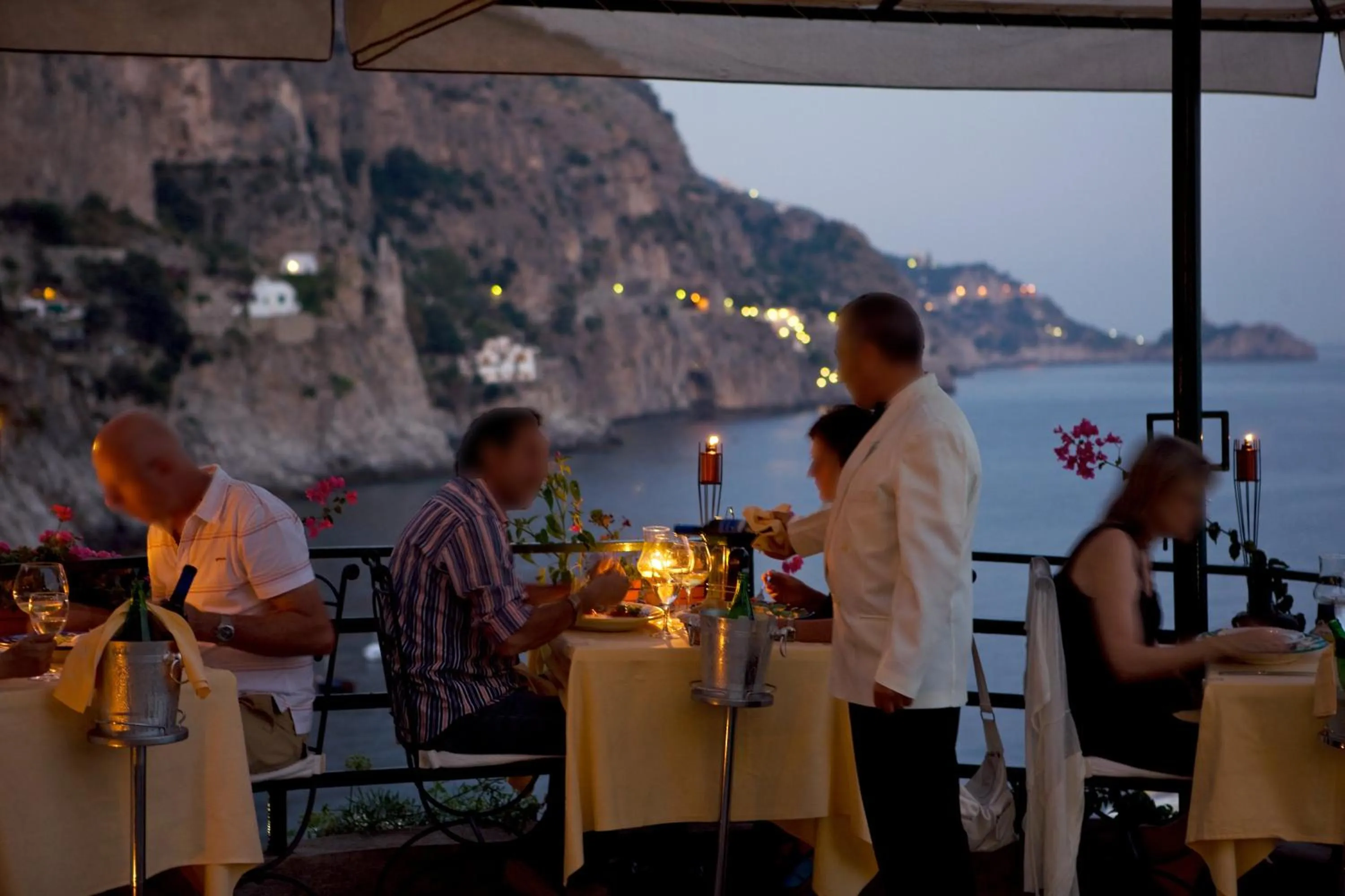 Restaurant/places to eat in Villa Corallium