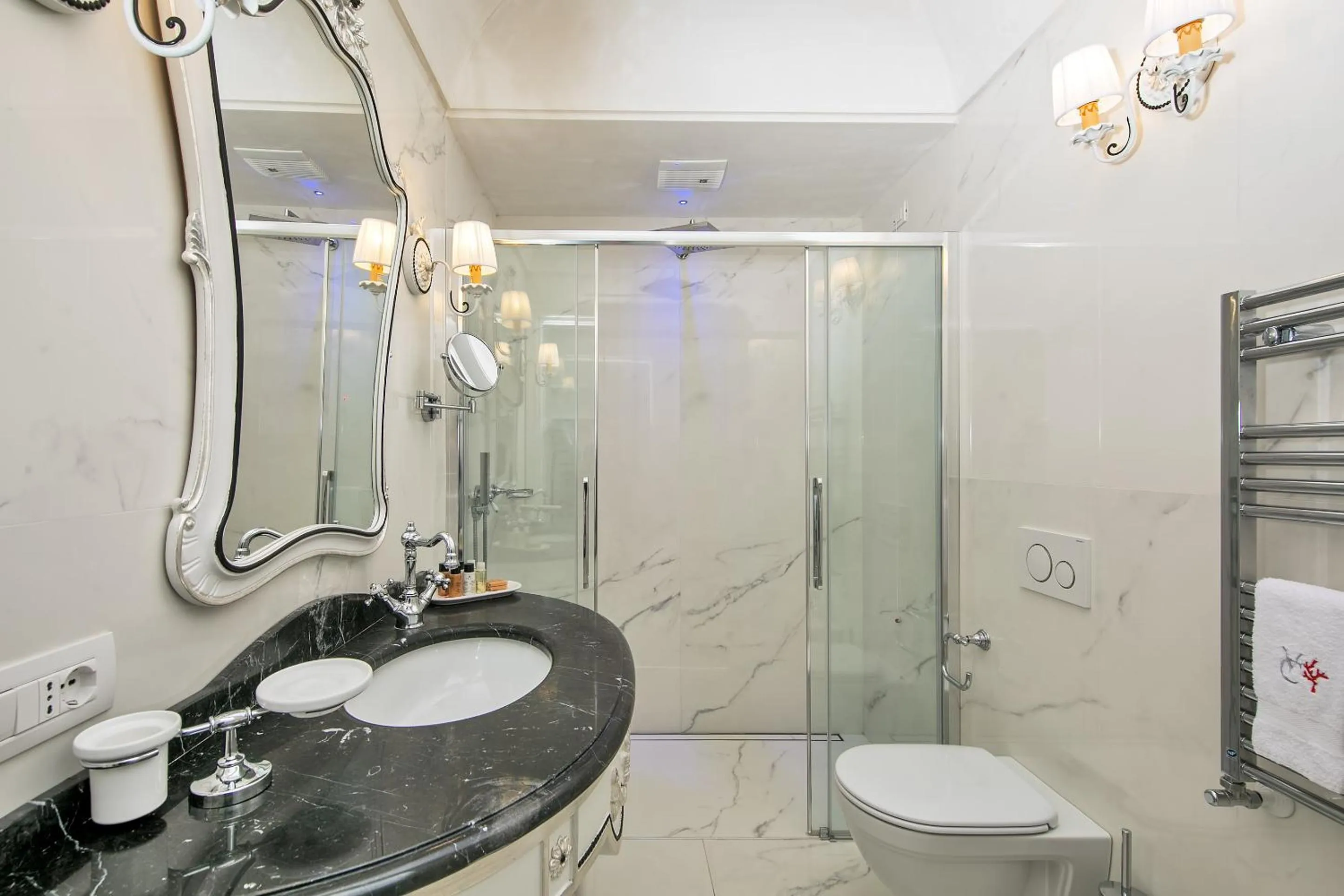 Bathroom in Villa Corallium