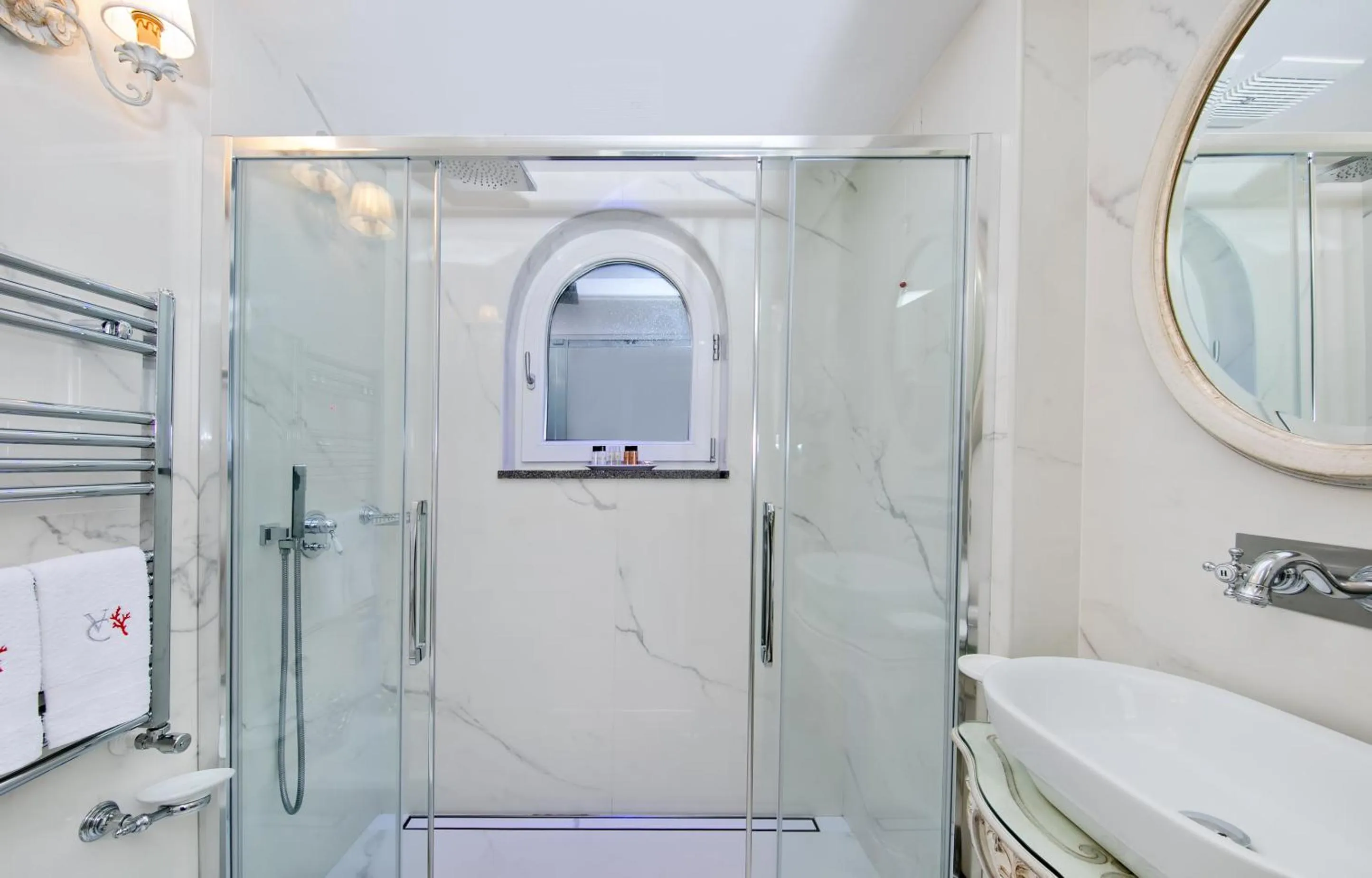 Shower in Villa Corallium