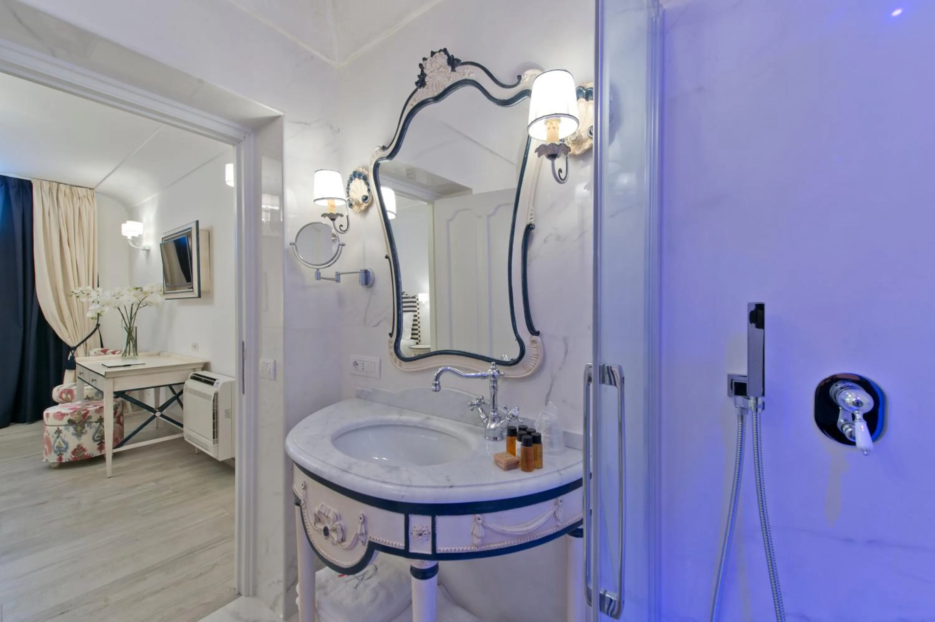 Bathroom in Villa Corallium