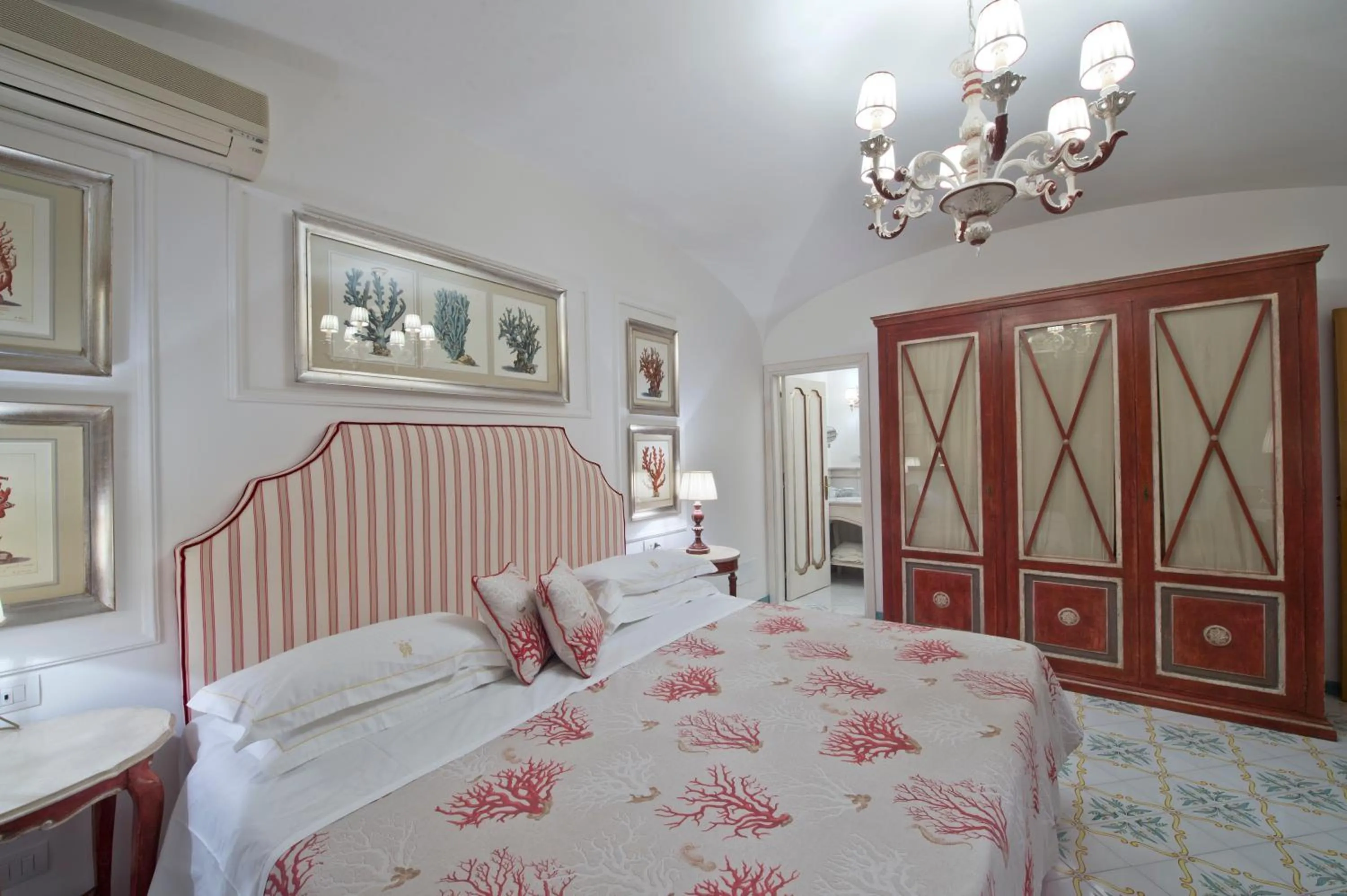 Bedroom, Bed in Villa Corallium