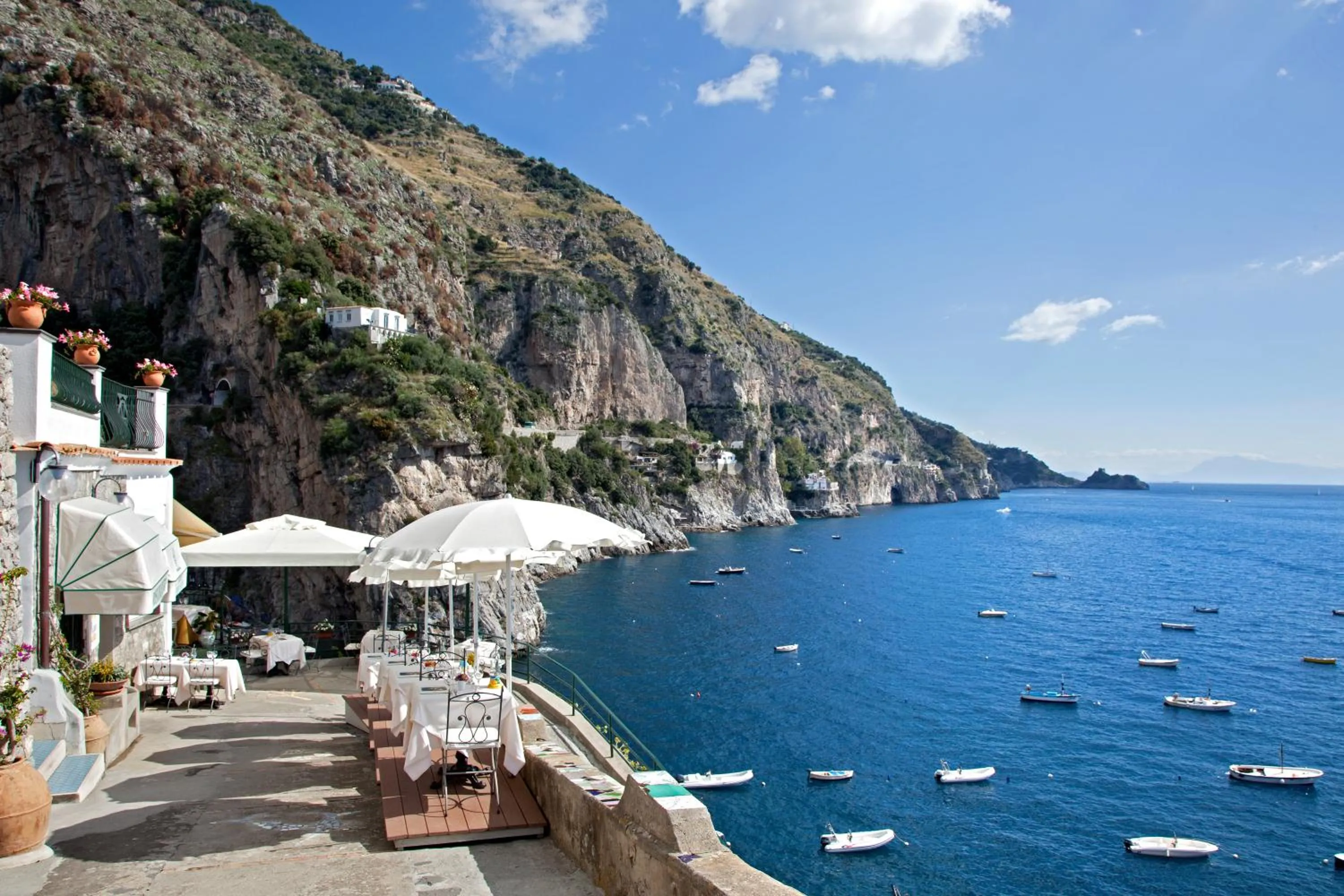 Restaurant/places to eat in Villa Corallium