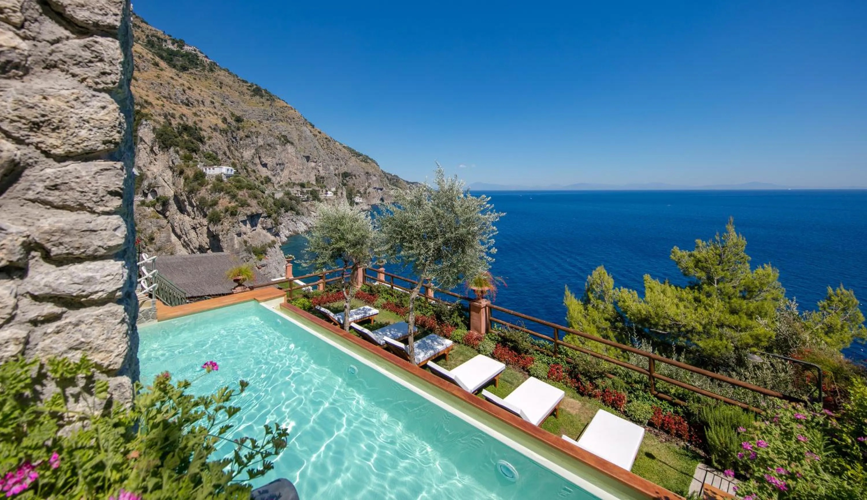 Swimming pool in Villa Corallium