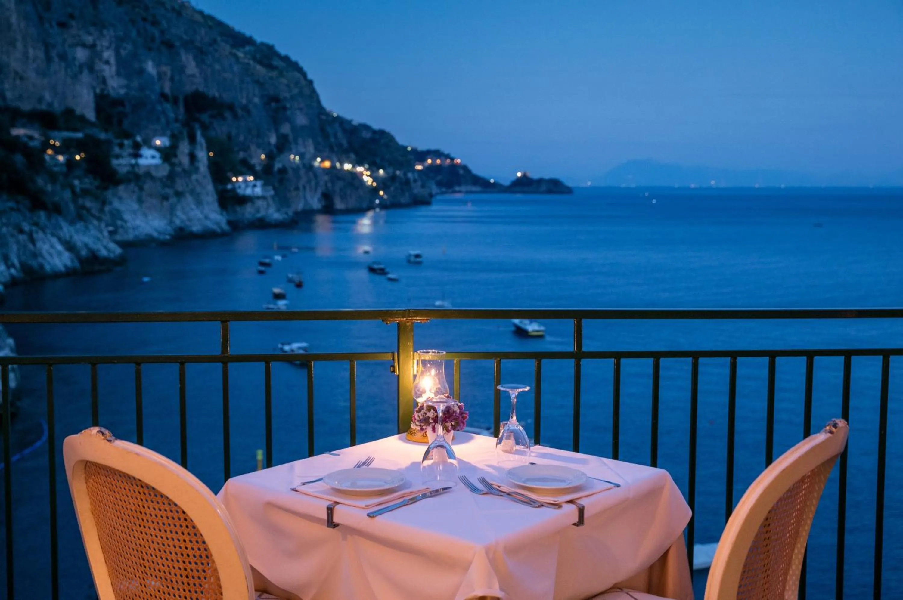 Restaurant/places to eat in Villa Corallium