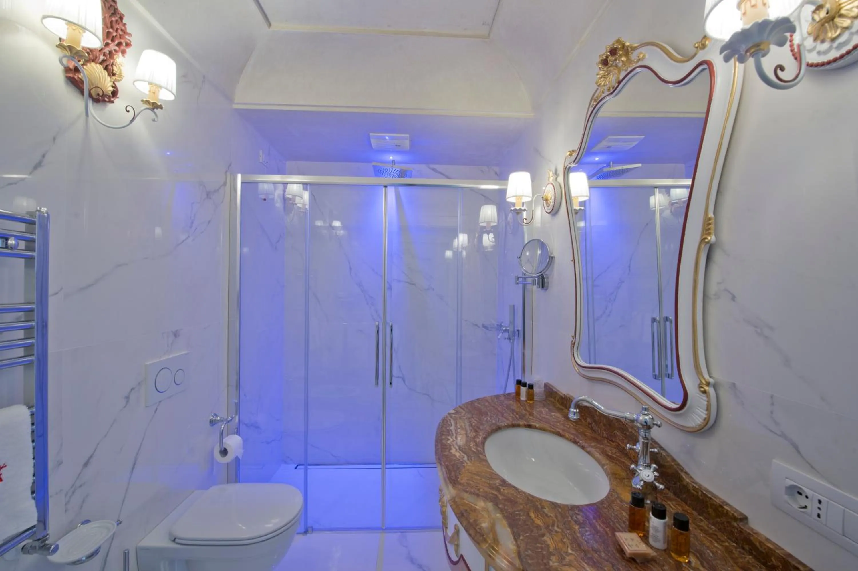 Bathroom in Villa Corallium