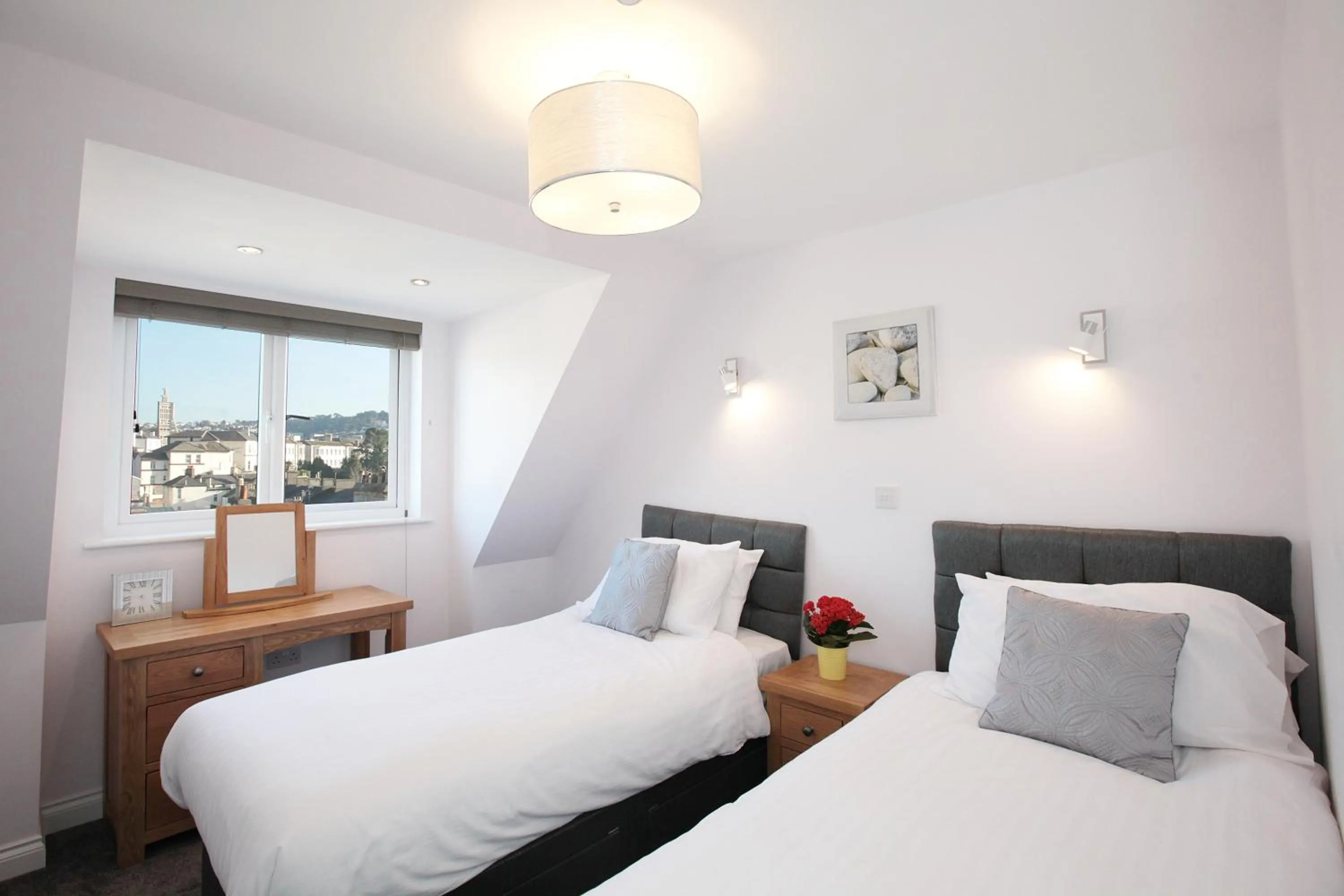 Bedroom, Bed in Austens Apartments