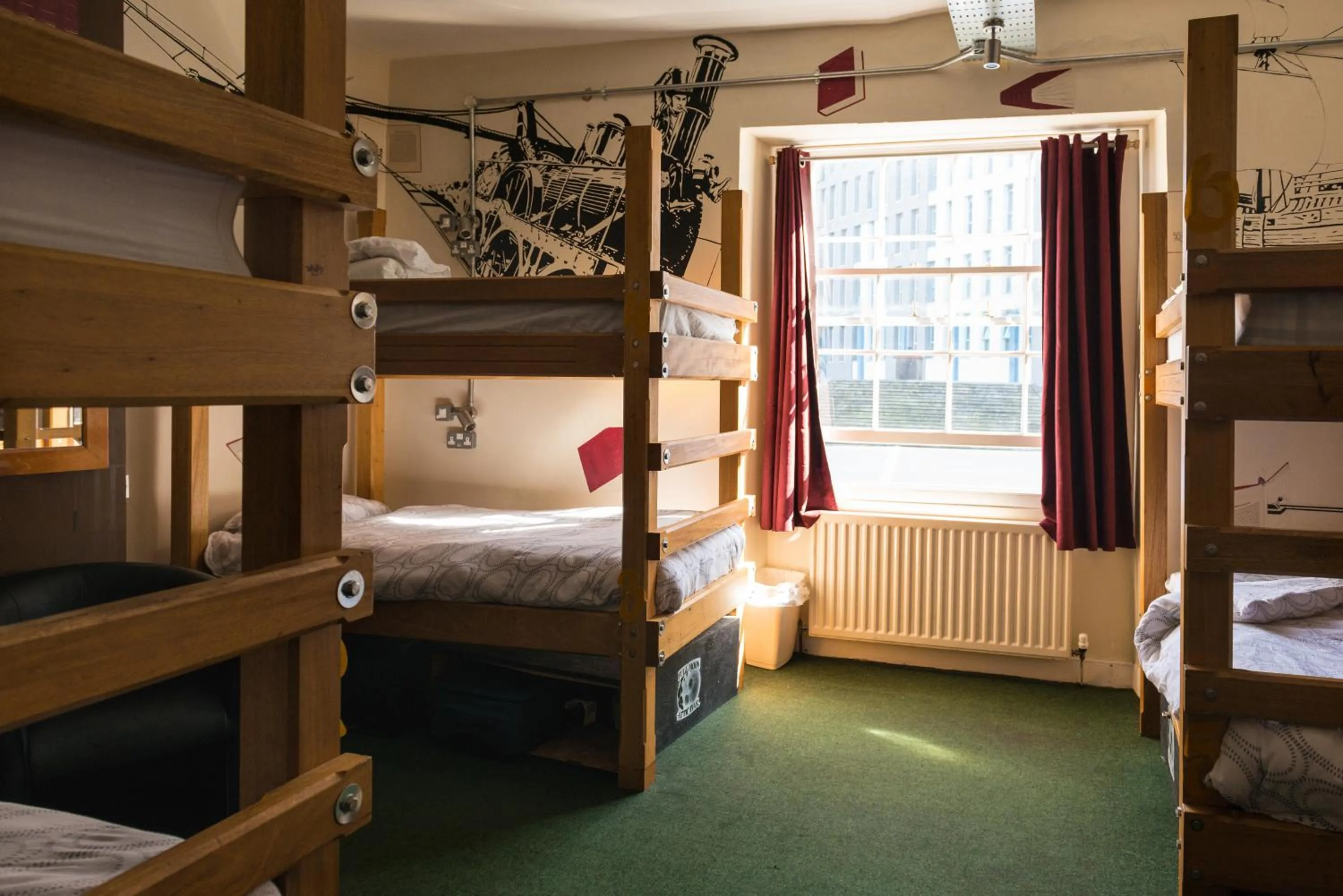 Bedroom, Bed in The Full Moon Backpackers