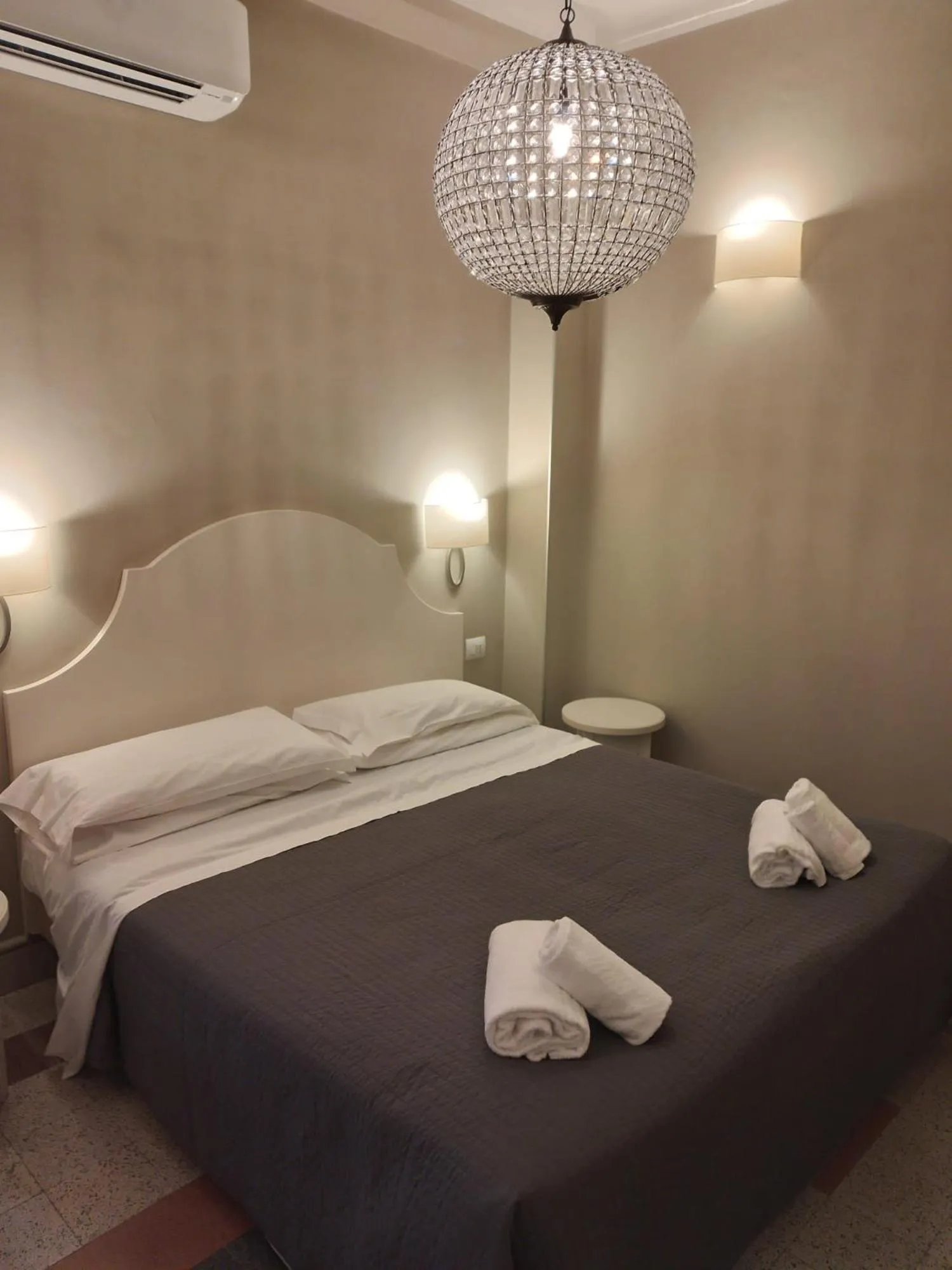 Bedroom, Bed in Hotel Eden Alaxi Hotels